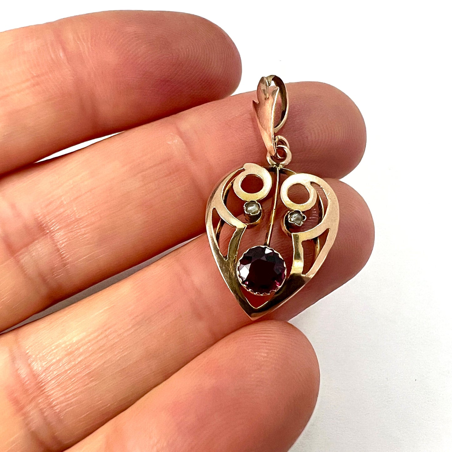 Edwardian 9CT Gold Heart Lavalier Pendant with Garnet and Pearls