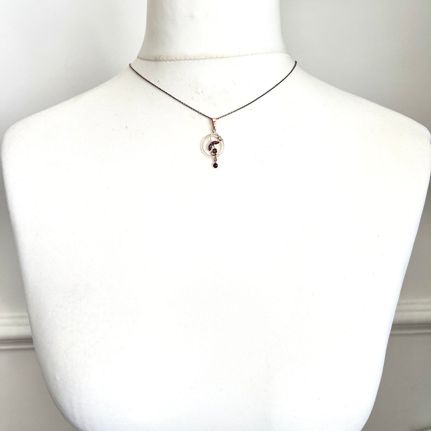 Rare Edwardian 9CT Gold Mother of Pearl Hoop Pendant