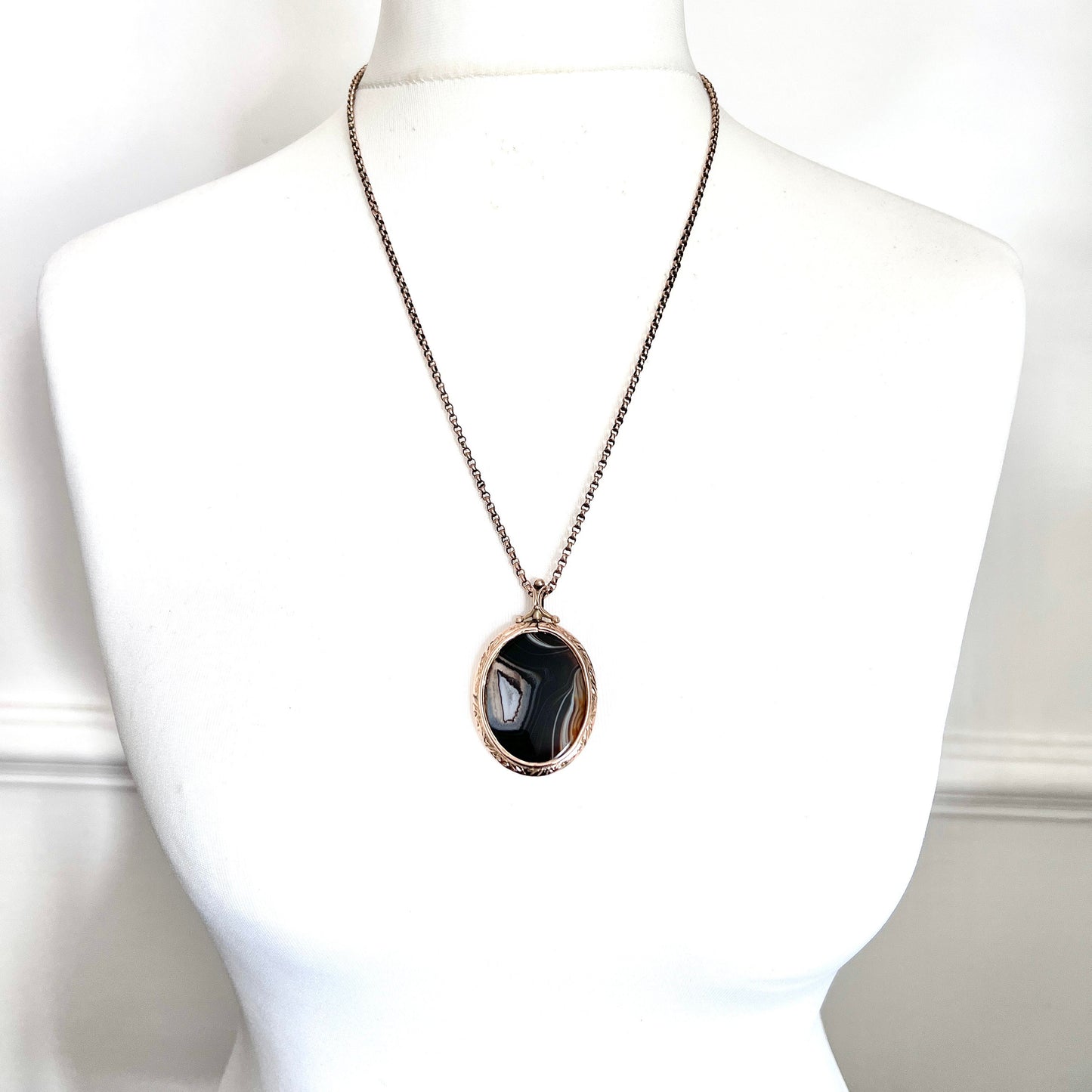 Large Victorian 9CT Gold Agate Locket Necklace