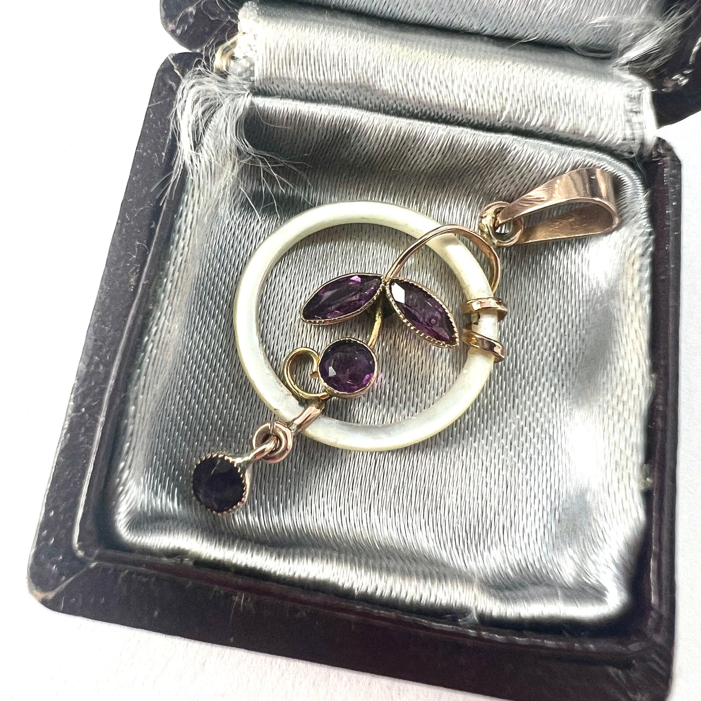 Rare Edwardian 9CT Gold Mother of Pearl Hoop Pendant