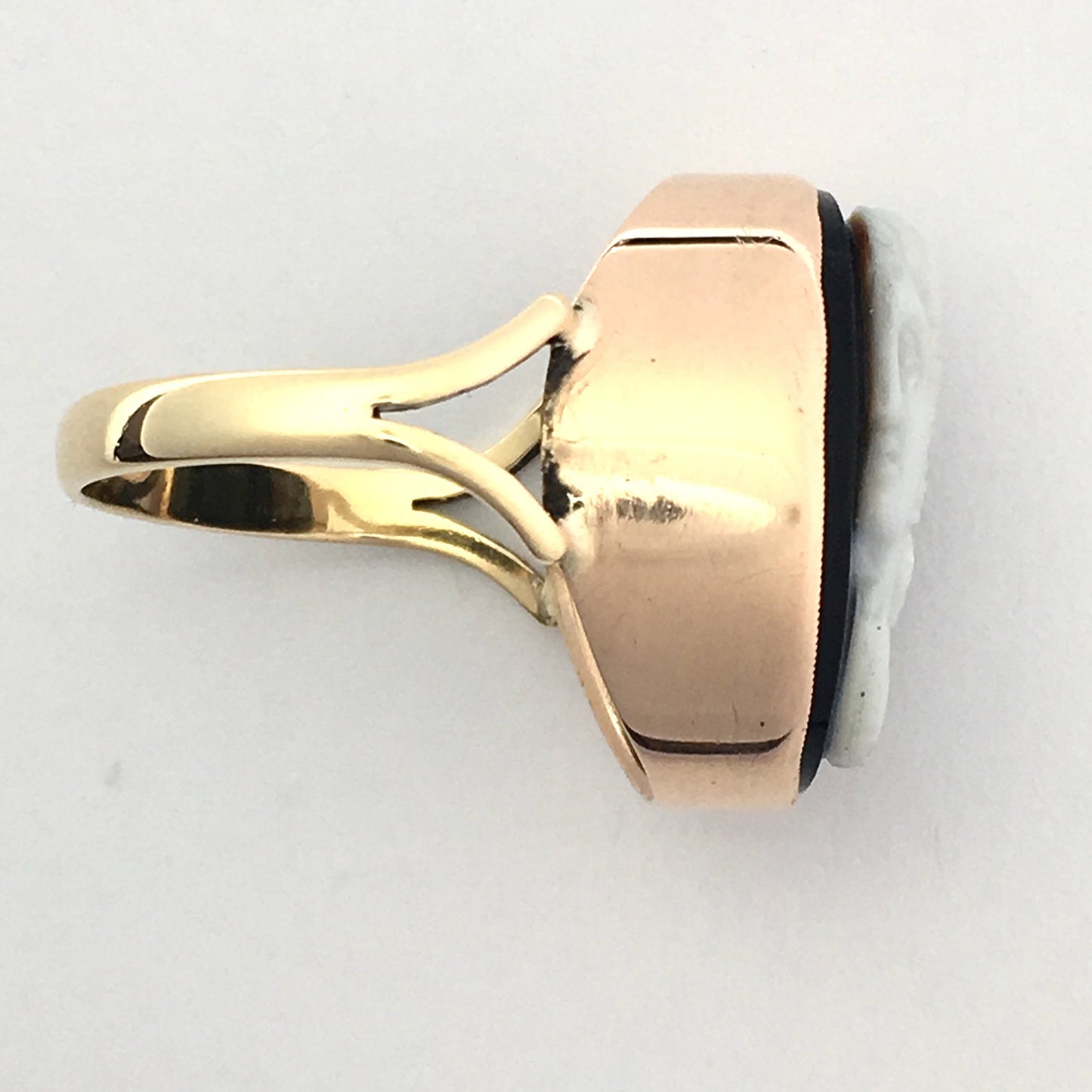 Georgian/Victorian Gentleman's 9CT Gold Hardstone Cameo Ring