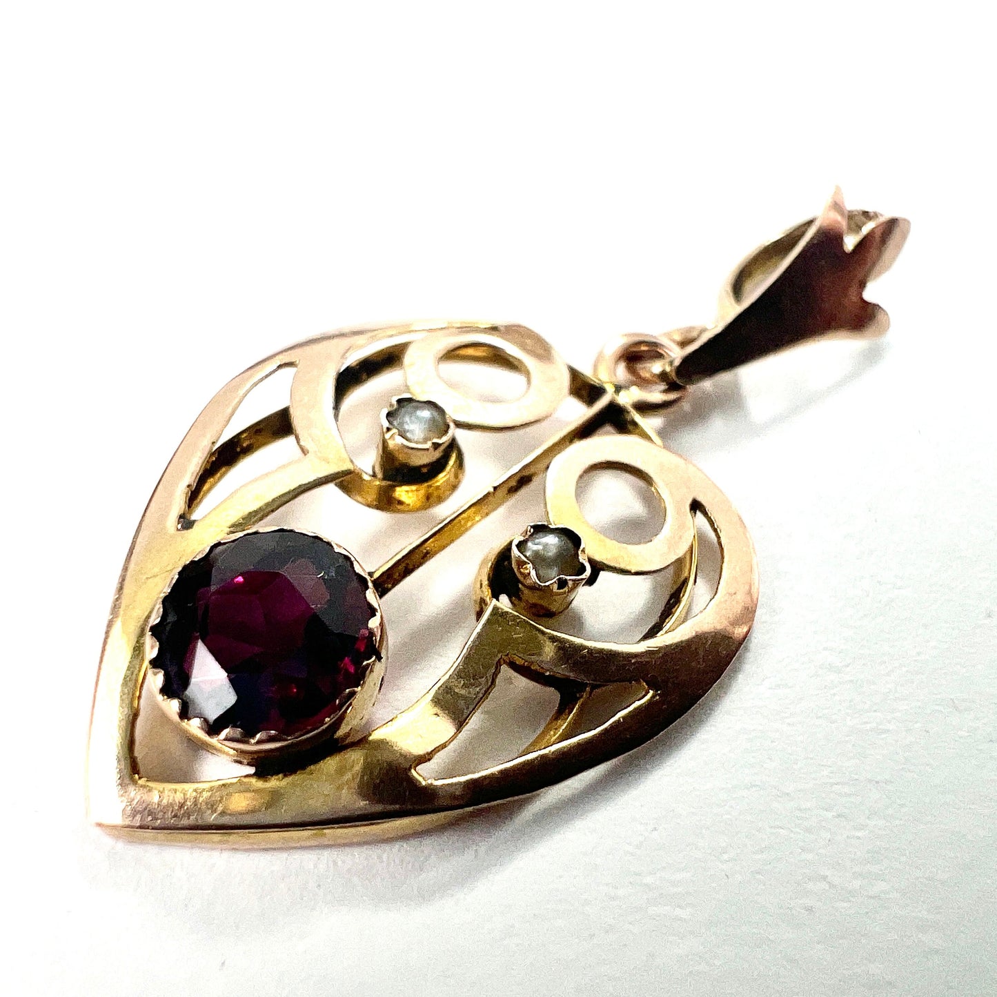 Edwardian 9CT Gold Heart Lavalier Pendant with Garnet and Pearls