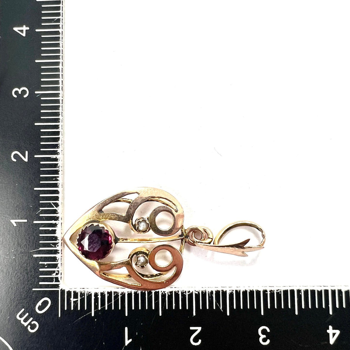 Edwardian 9CT Gold Heart Lavalier Pendant with Garnet and Pearls