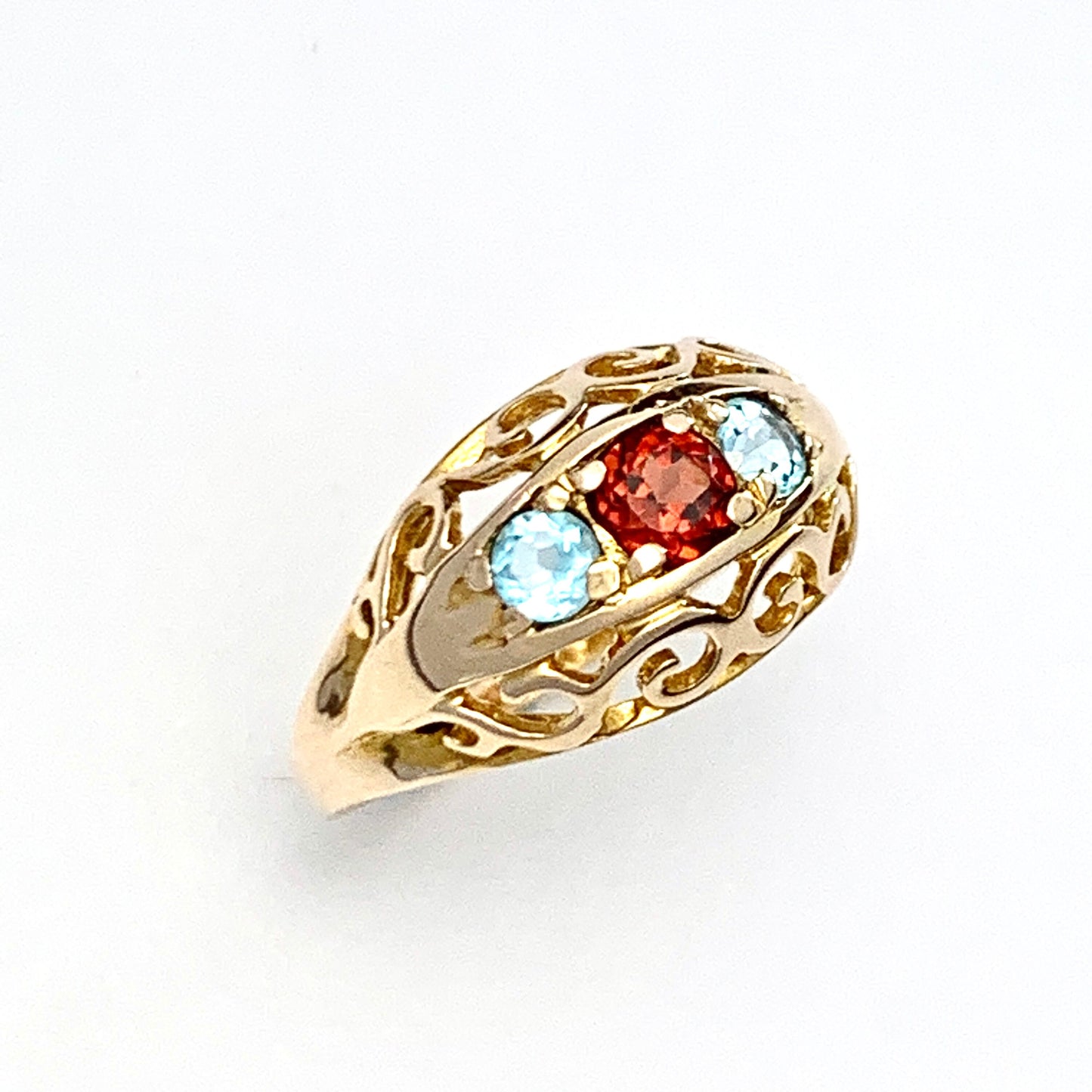 Vintage 18CT Gold Topaz and Garnet Ring