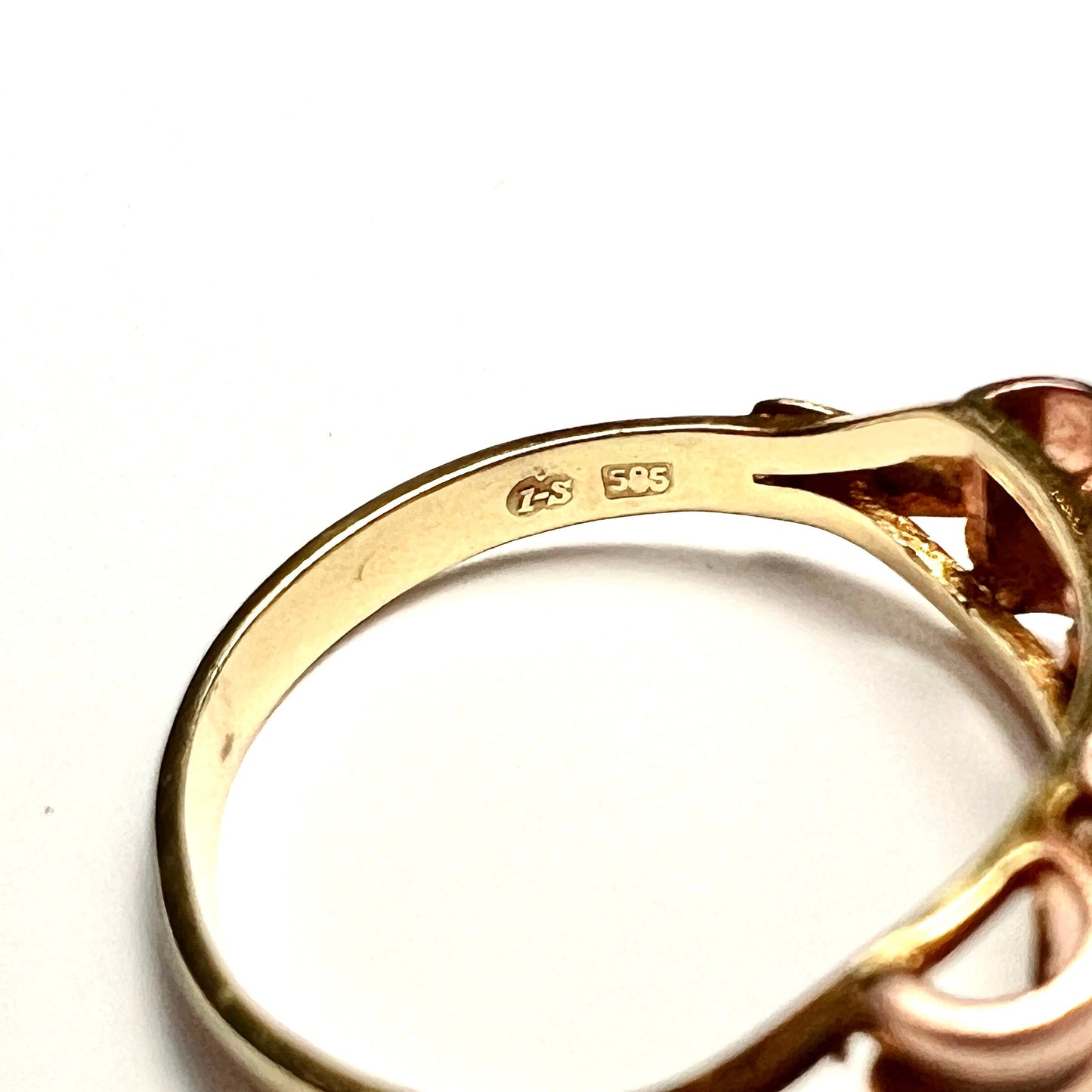 Vintage 14CT Rose and Yellow Gold Ruby Paste Ring