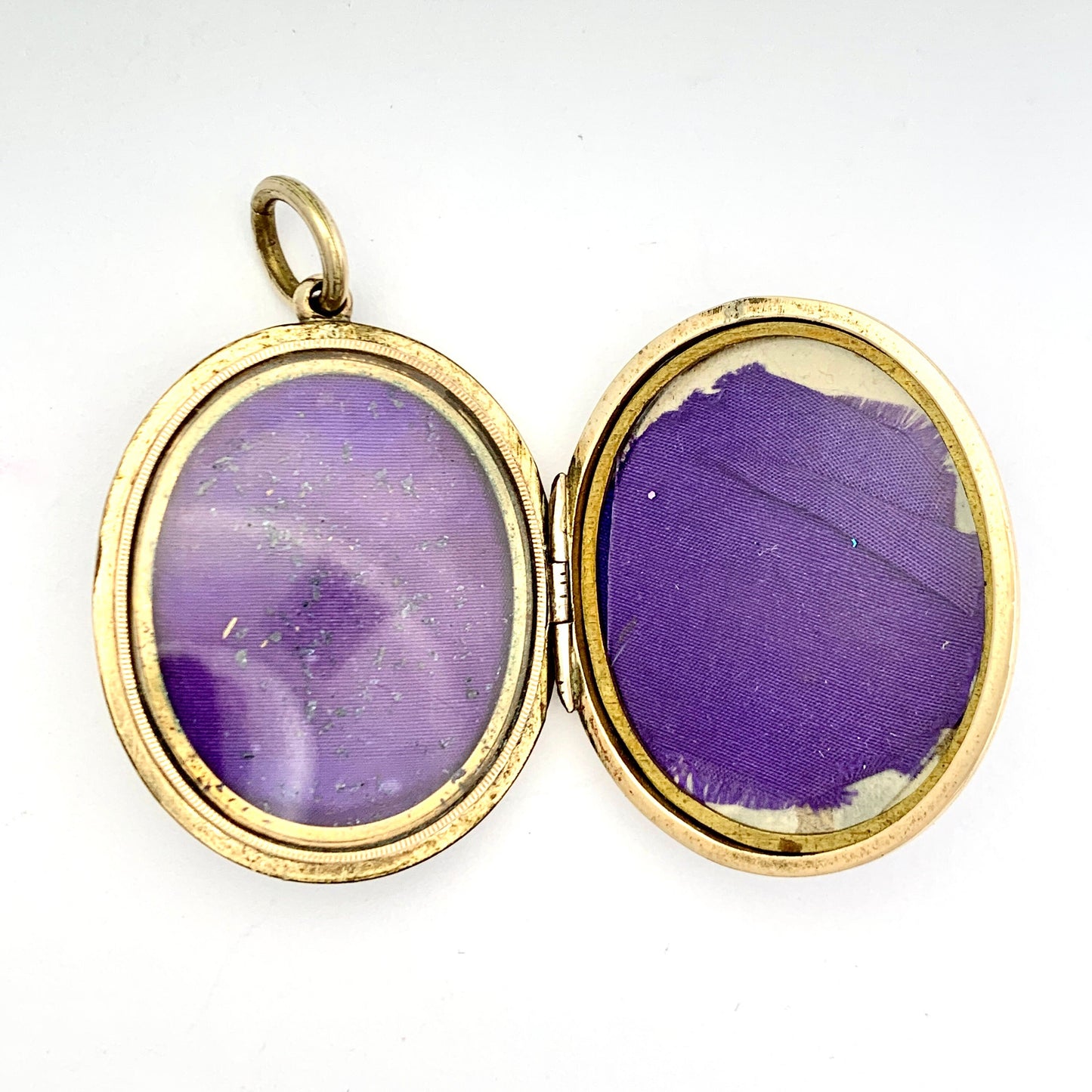 Victorian 9CT Gold Oval Mizpah Locket Pendant