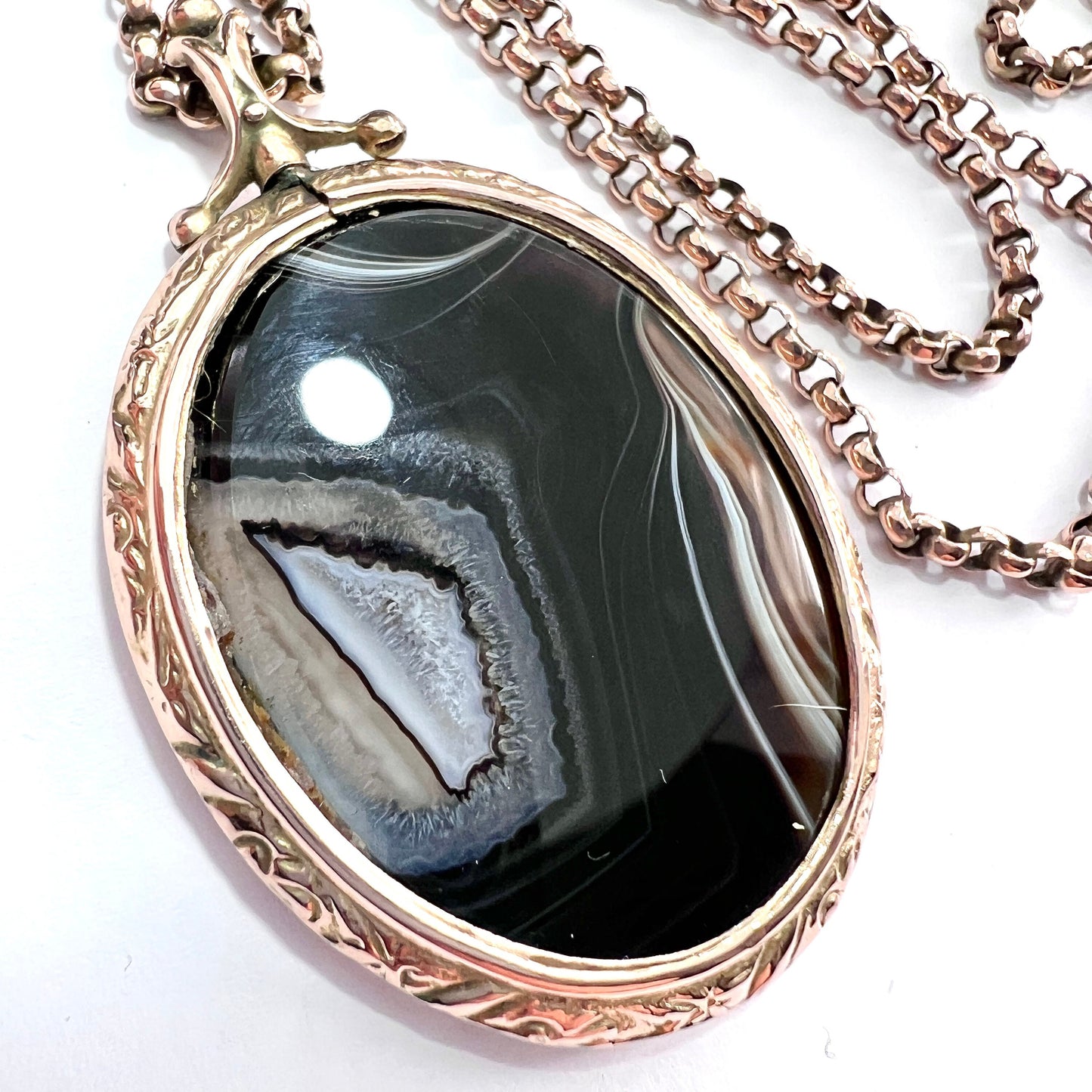Large Victorian 9CT Gold Agate Locket Necklace