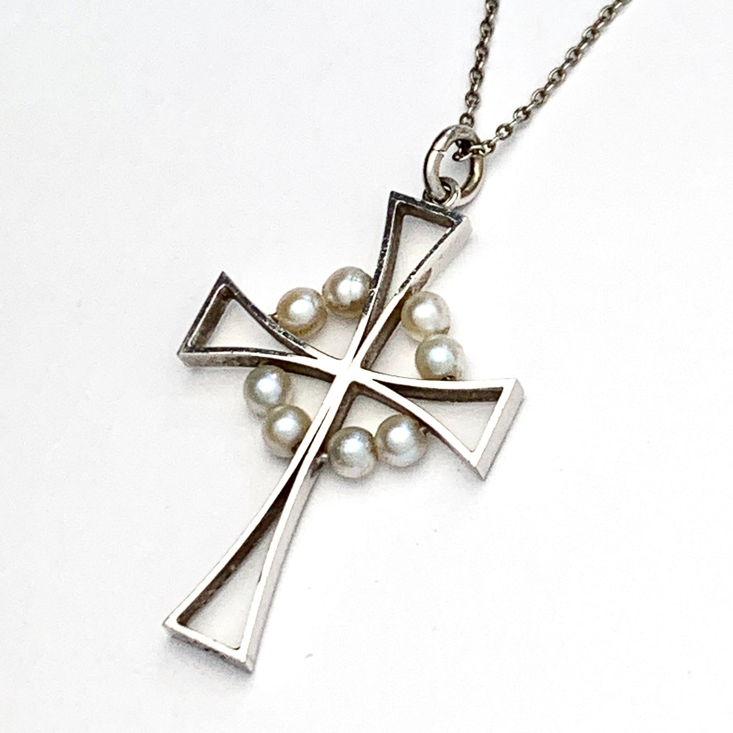 Vintage 9CT White Gold Pearl Crucifix Cross Pendant and Chain Necklace