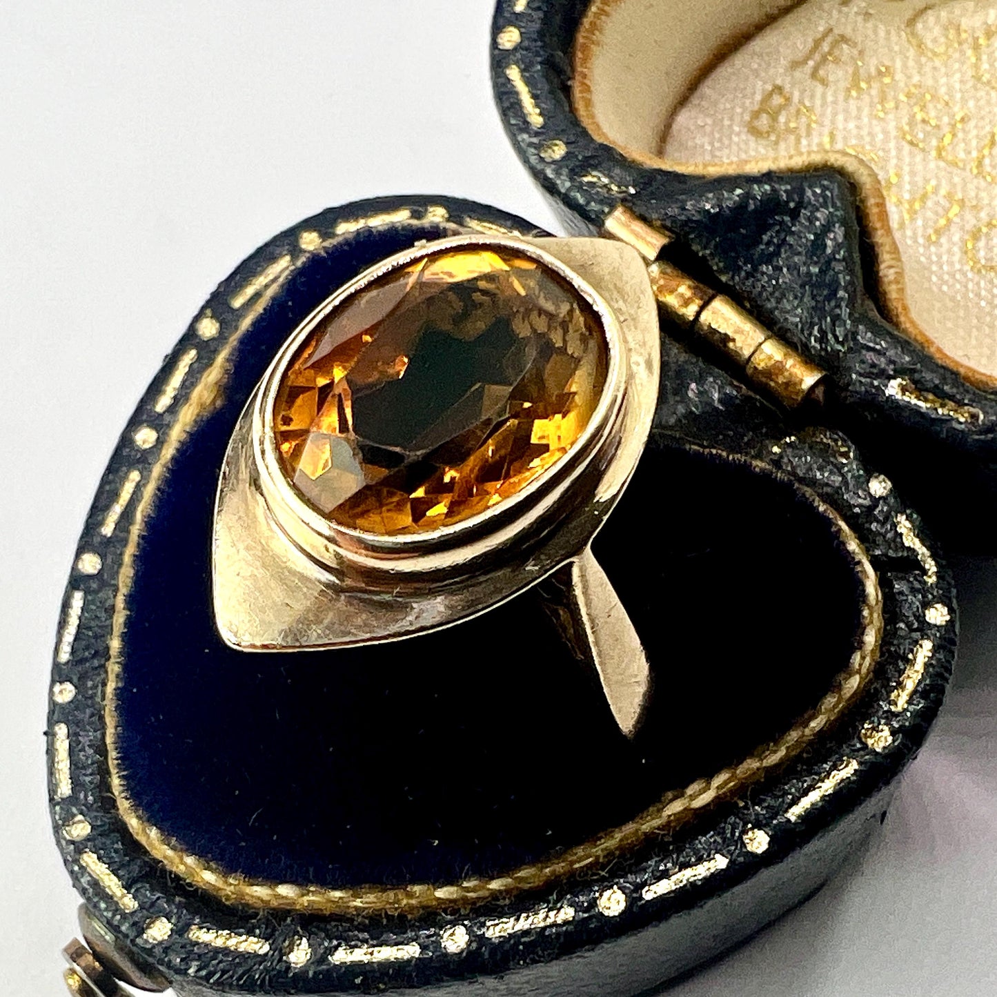 Vintage 9CT Gold Citrine Navette Ring