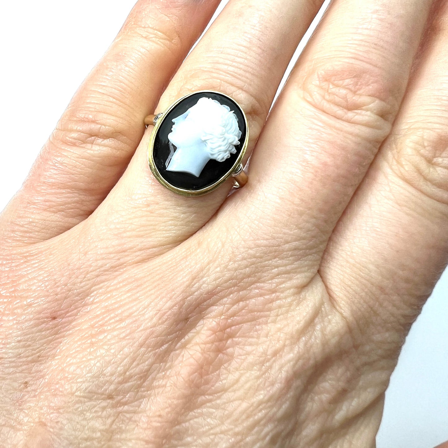 Vintage Gentleman's Carved Hardstone Gold Cameo Ring