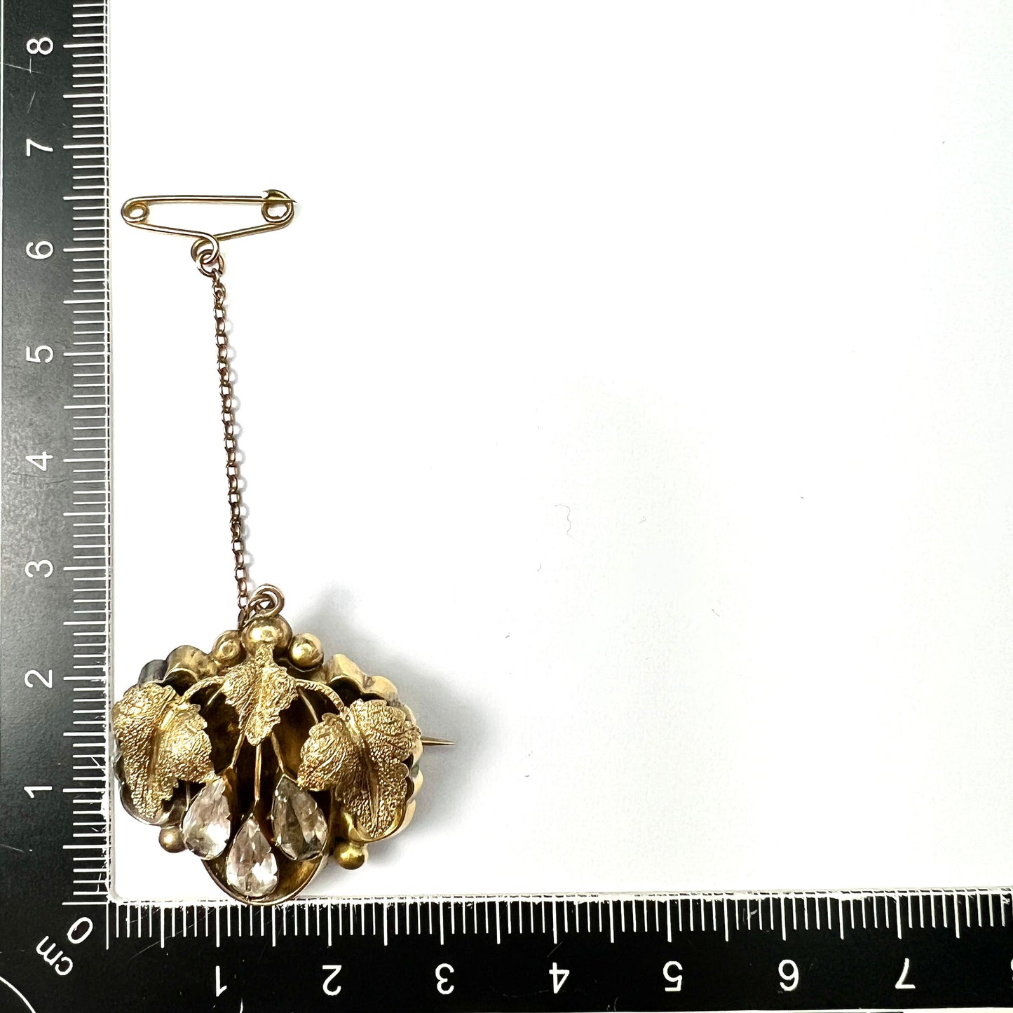 Victorian 15CT Gold Chrysoberyl Triple Teardrop Brooch