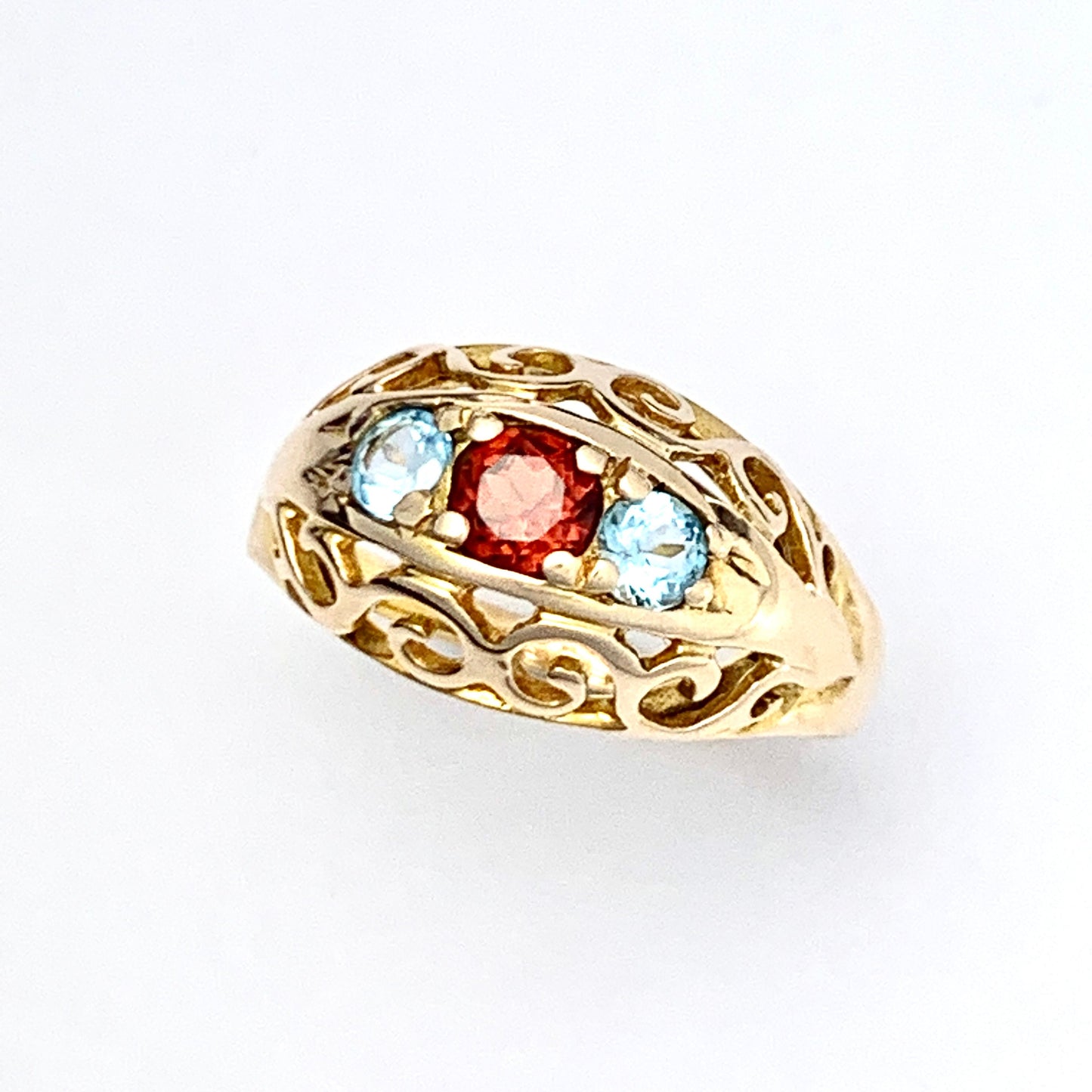 Vintage 18CT Gold Topaz and Garnet Ring