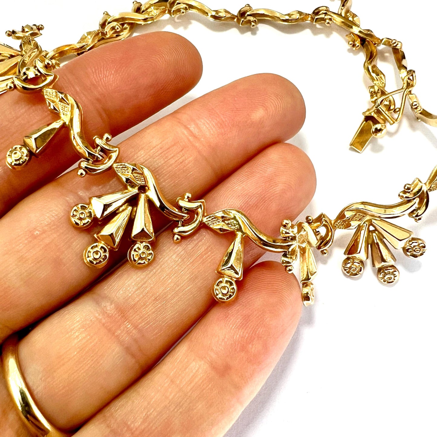 Vintage 18CT Gold Fancy Flower Link Necklace