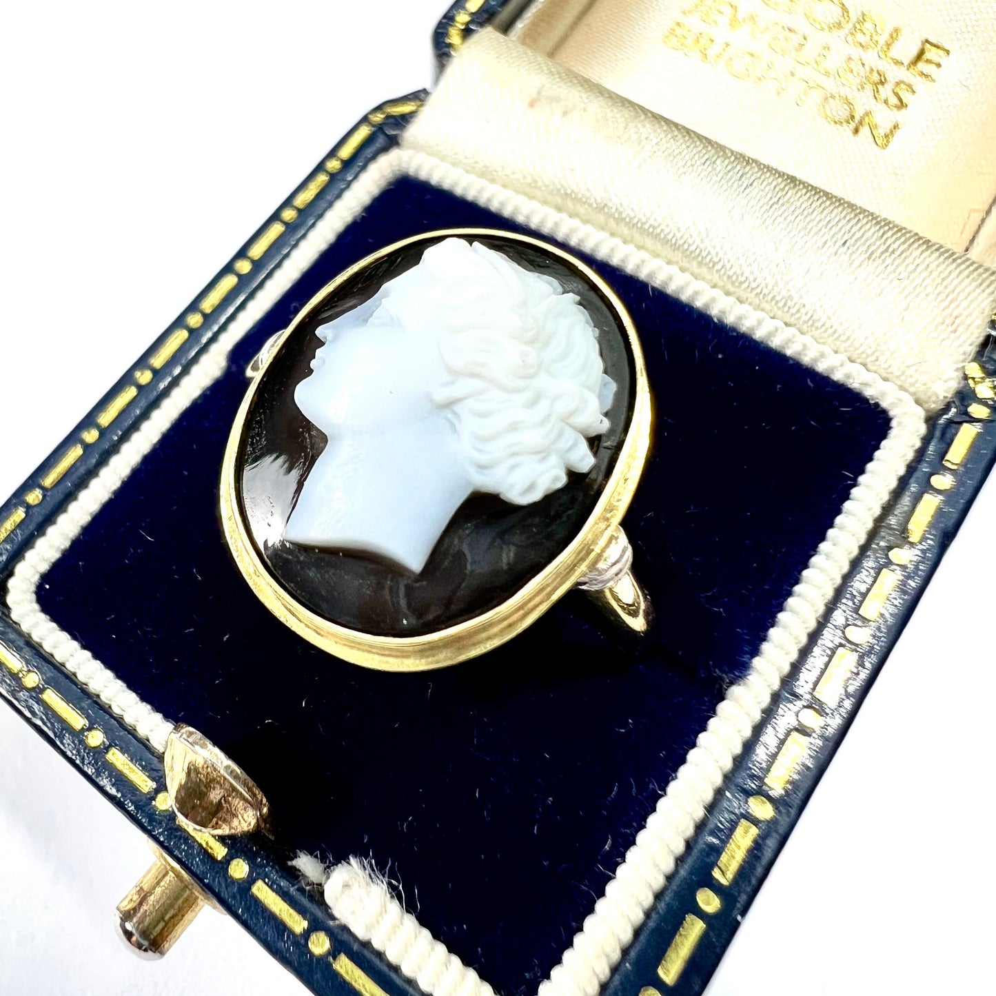 Vintage Gentleman's Carved Hardstone Gold Cameo Ring