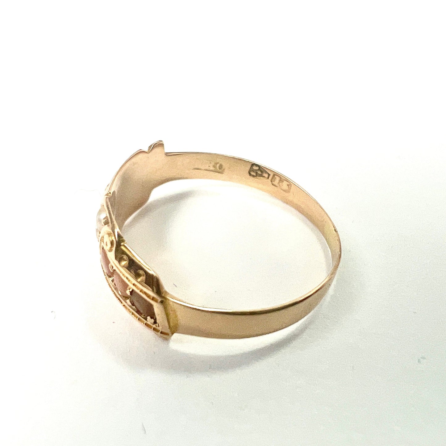 Victorian 15CT Gold Coral Seed Pearl Ring