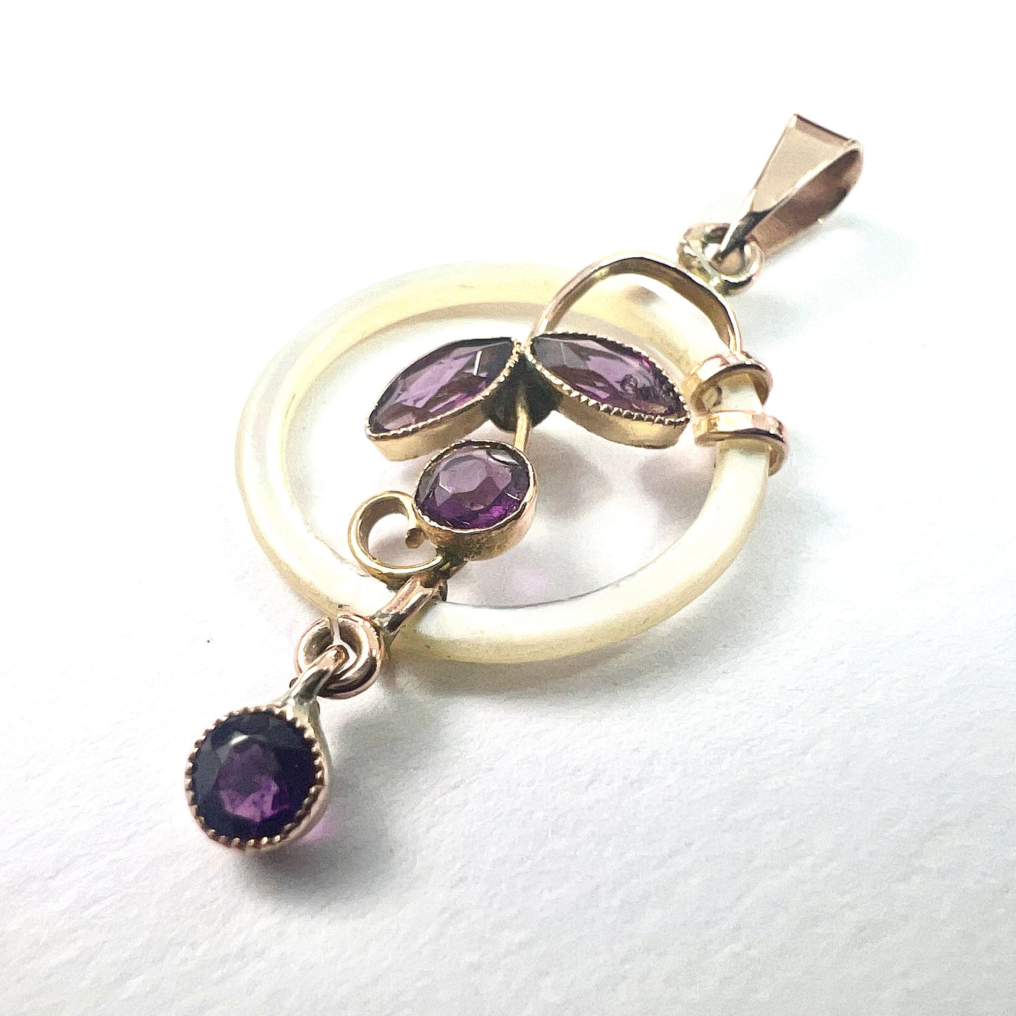 Rare Edwardian 9CT Gold Mother of Pearl Hoop Pendant
