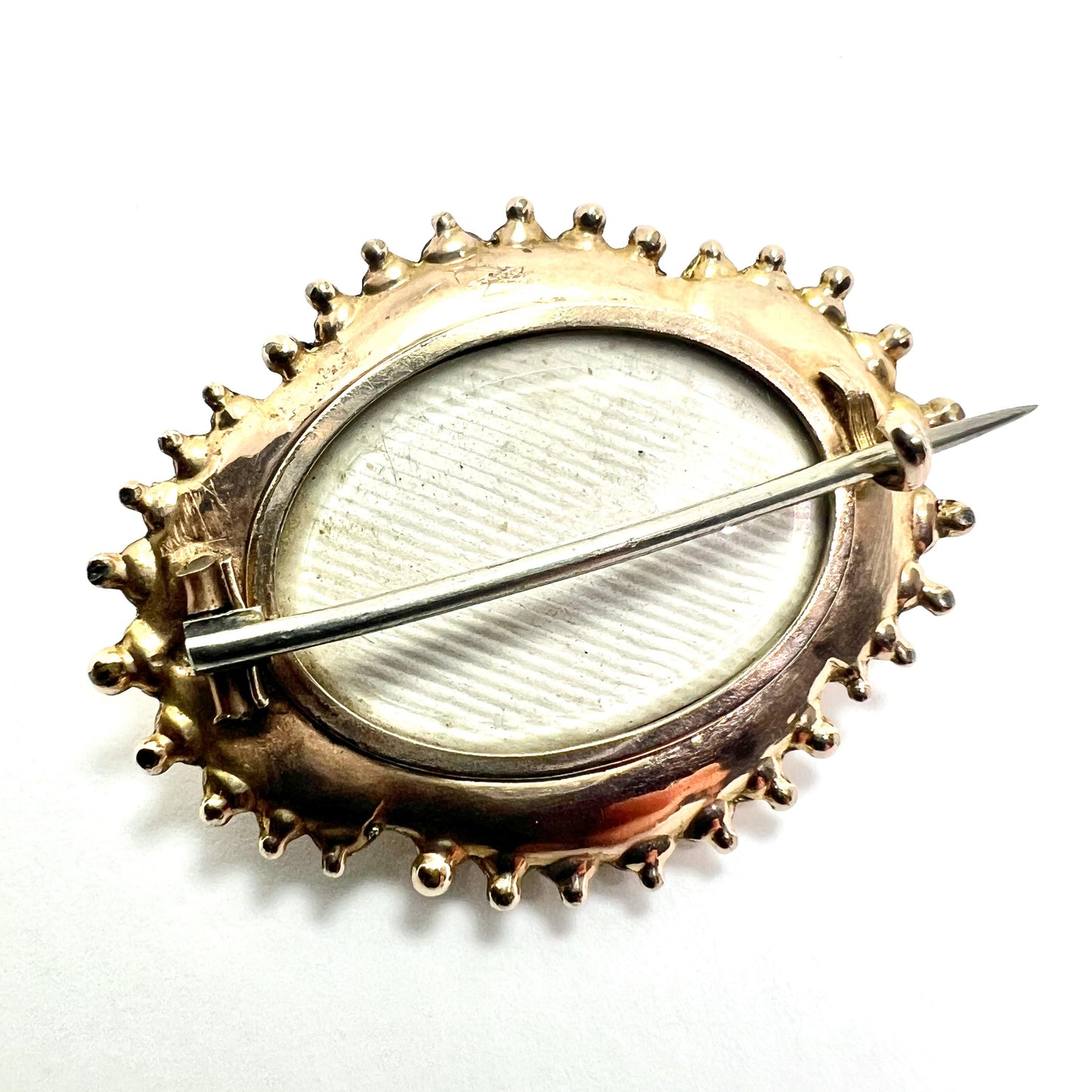 Victorian Etruscan Revival Gold Cased Locket Brooch