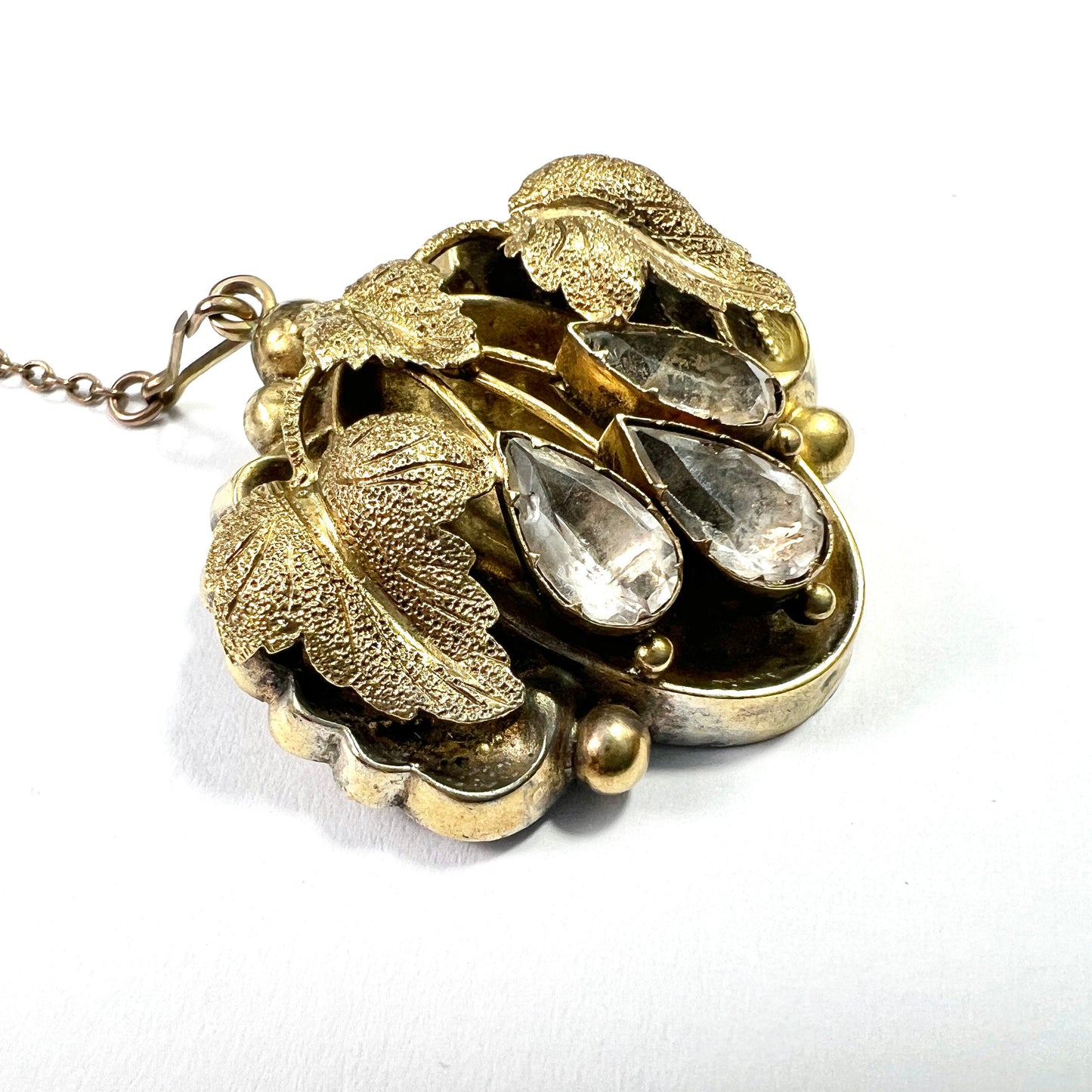 Victorian 15CT Gold Chrysoberyl Triple Teardrop Brooch