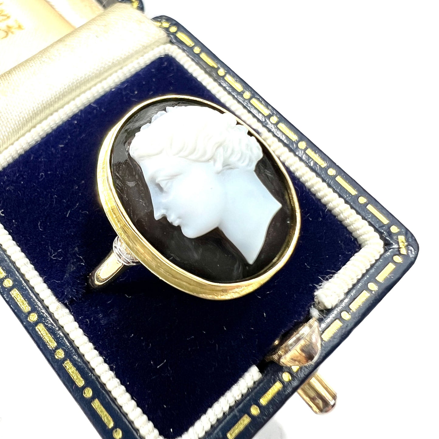 Vintage Gentleman's Carved Hardstone Gold Cameo Ring
