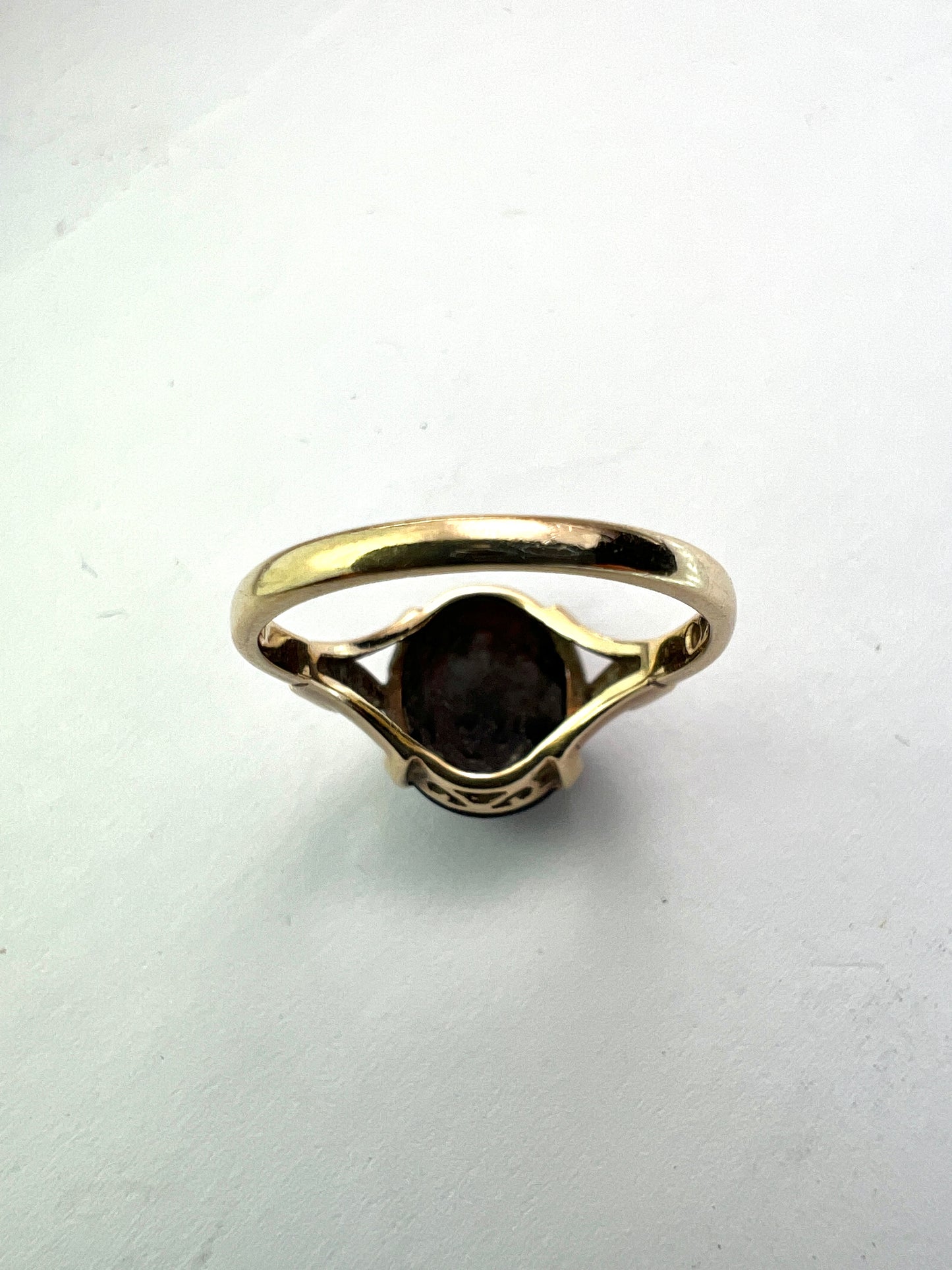 Vintage 9CT Gold Garnet Cabochon Ring