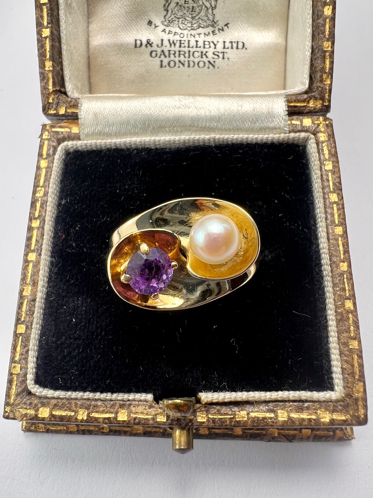 Vintage 14CT Gold Modernist Amethyst and Pearl Crossover Ring