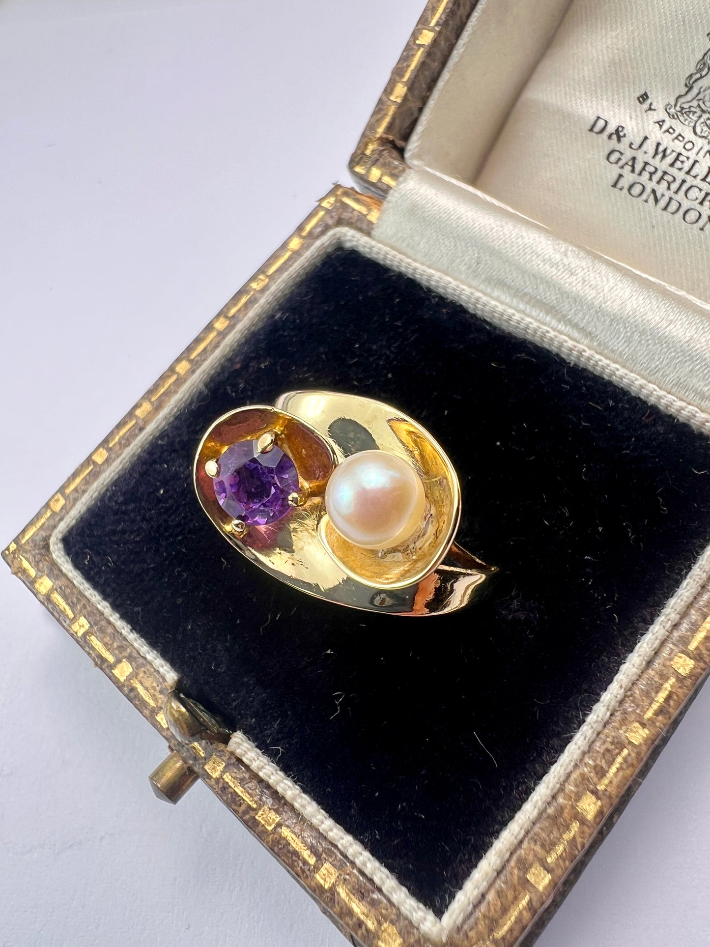 Vintage 14CT Gold Modernist Amethyst and Pearl Crossover Ring