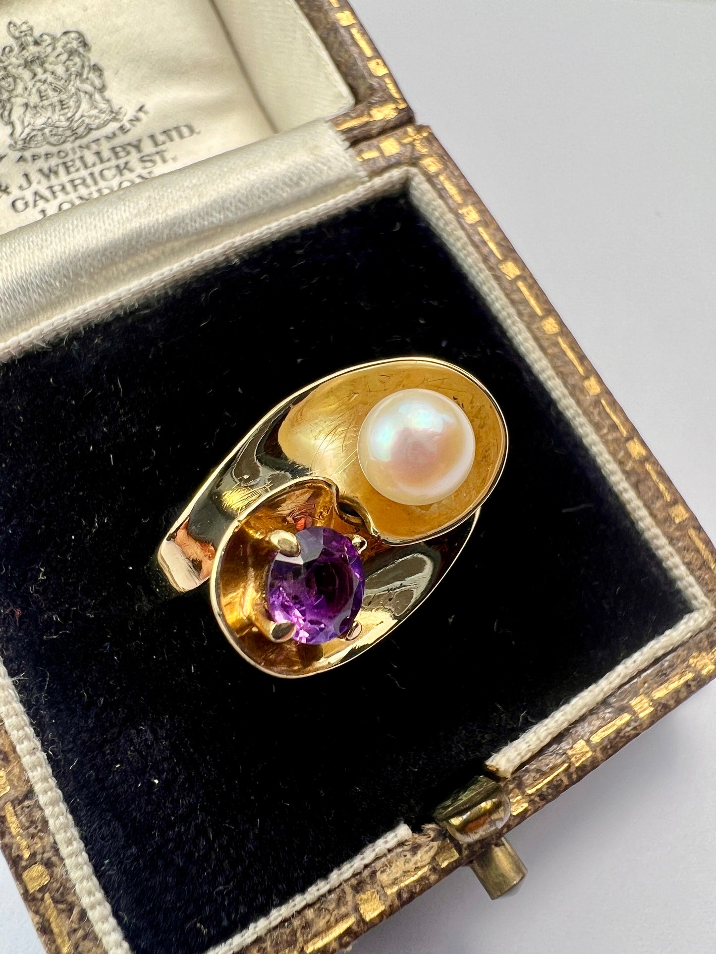 Vintage 14CT Gold Modernist Amethyst and Pearl Crossover Ring