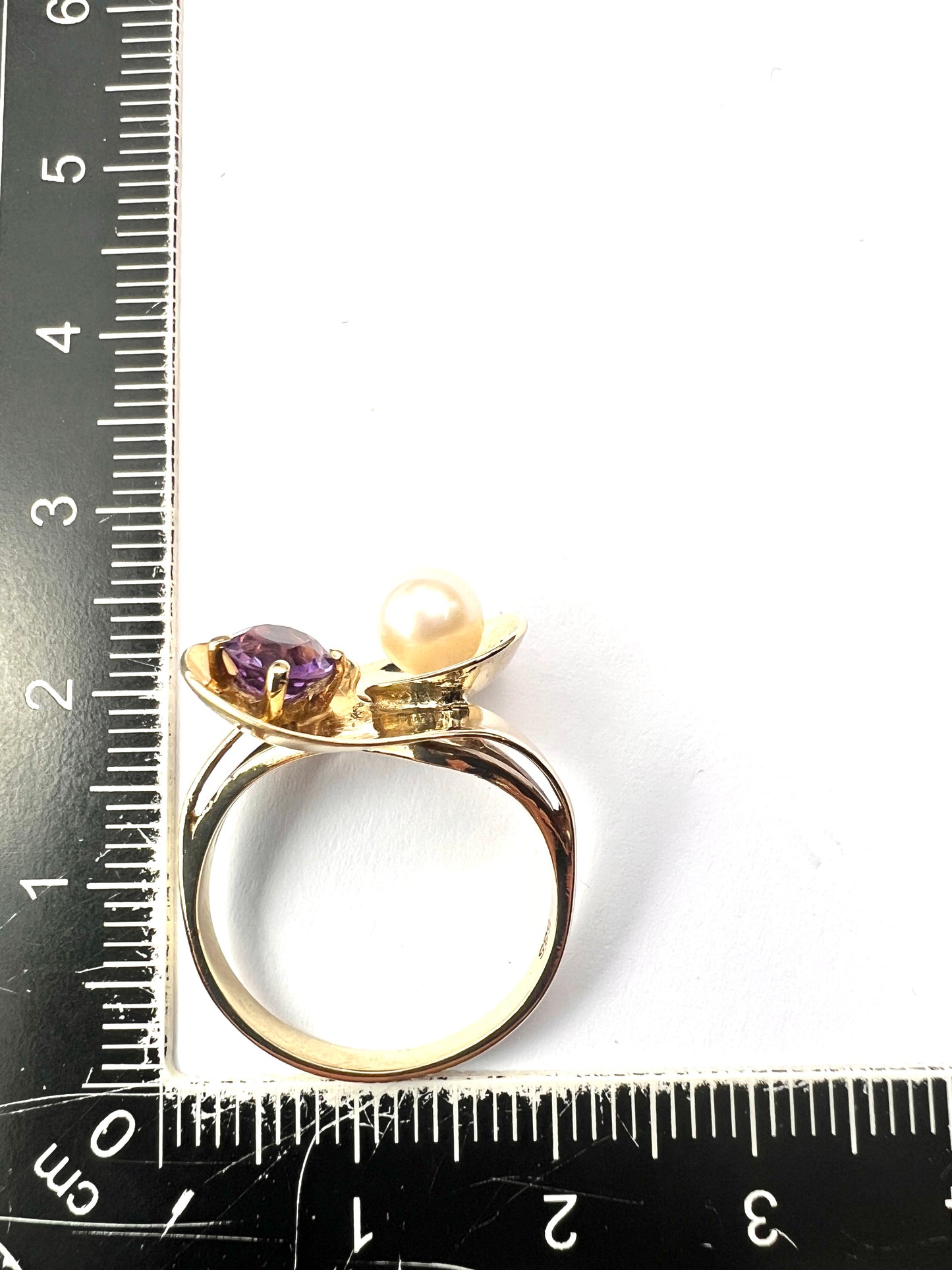Vintage 14CT Gold Modernist Amethyst and Pearl Crossover Ring