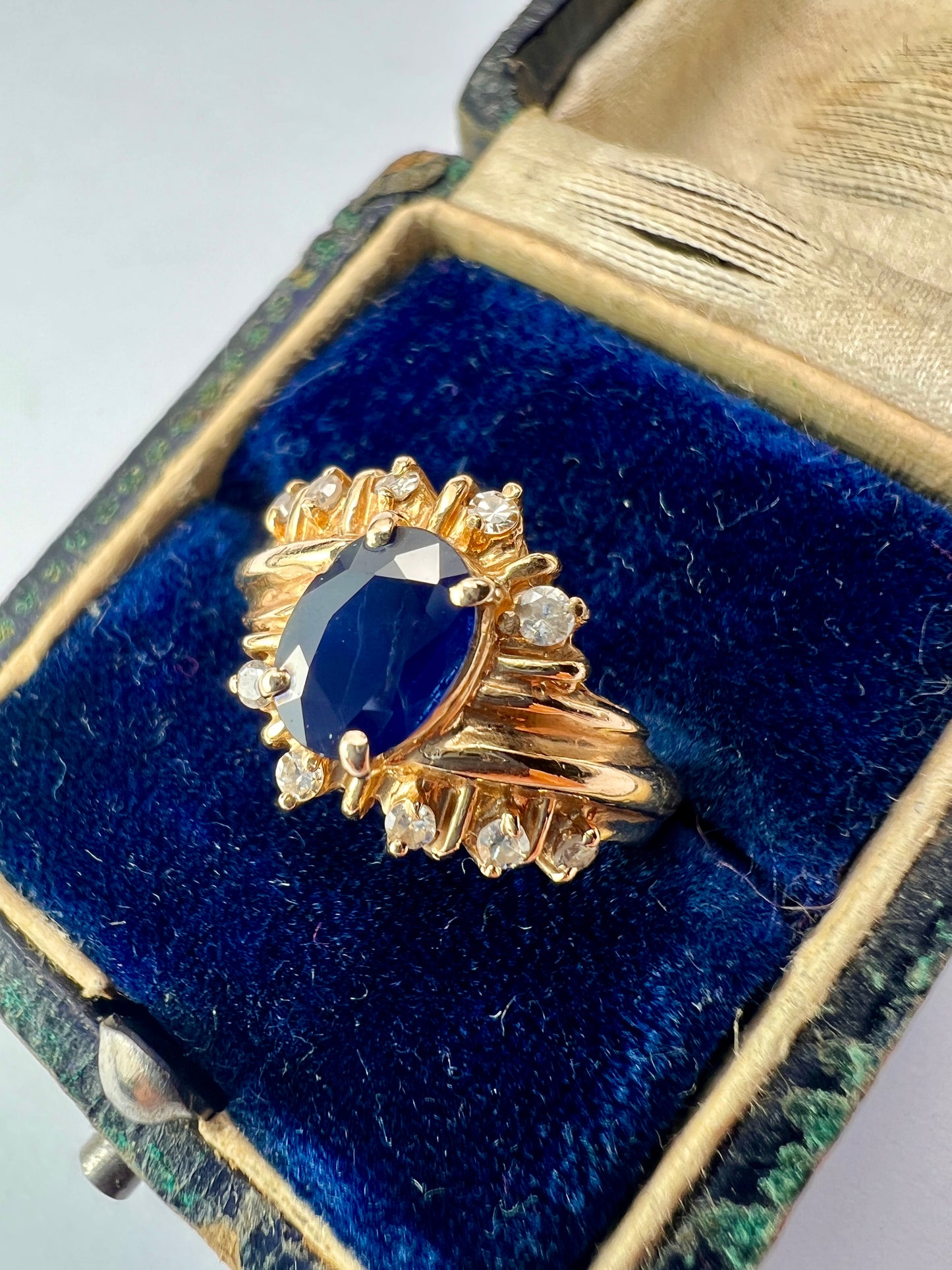 Vintage 14CT Gold Sapphire and Diamond Ring
