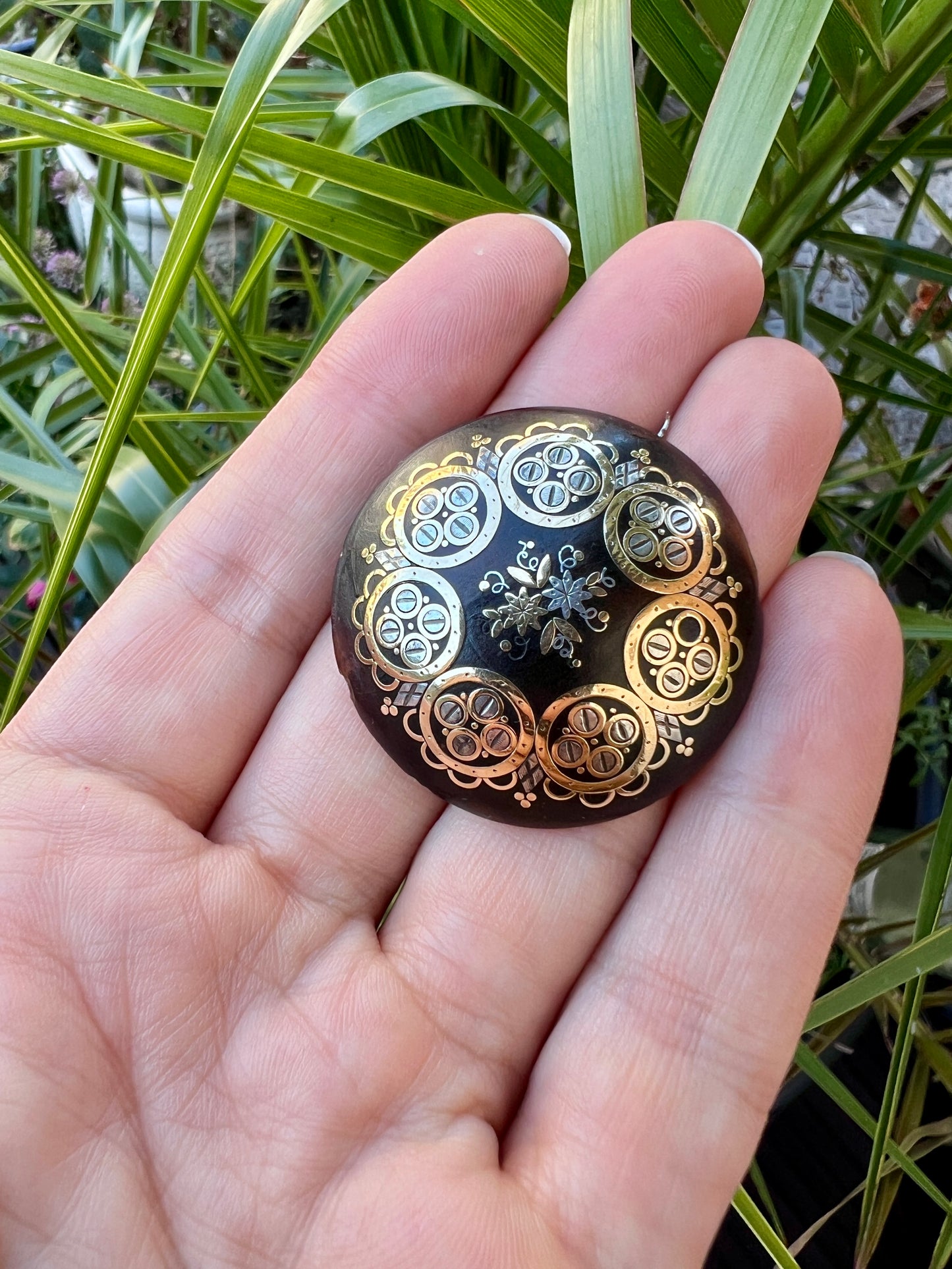 Victorian Gold and Silver Inlay Pique Brooch