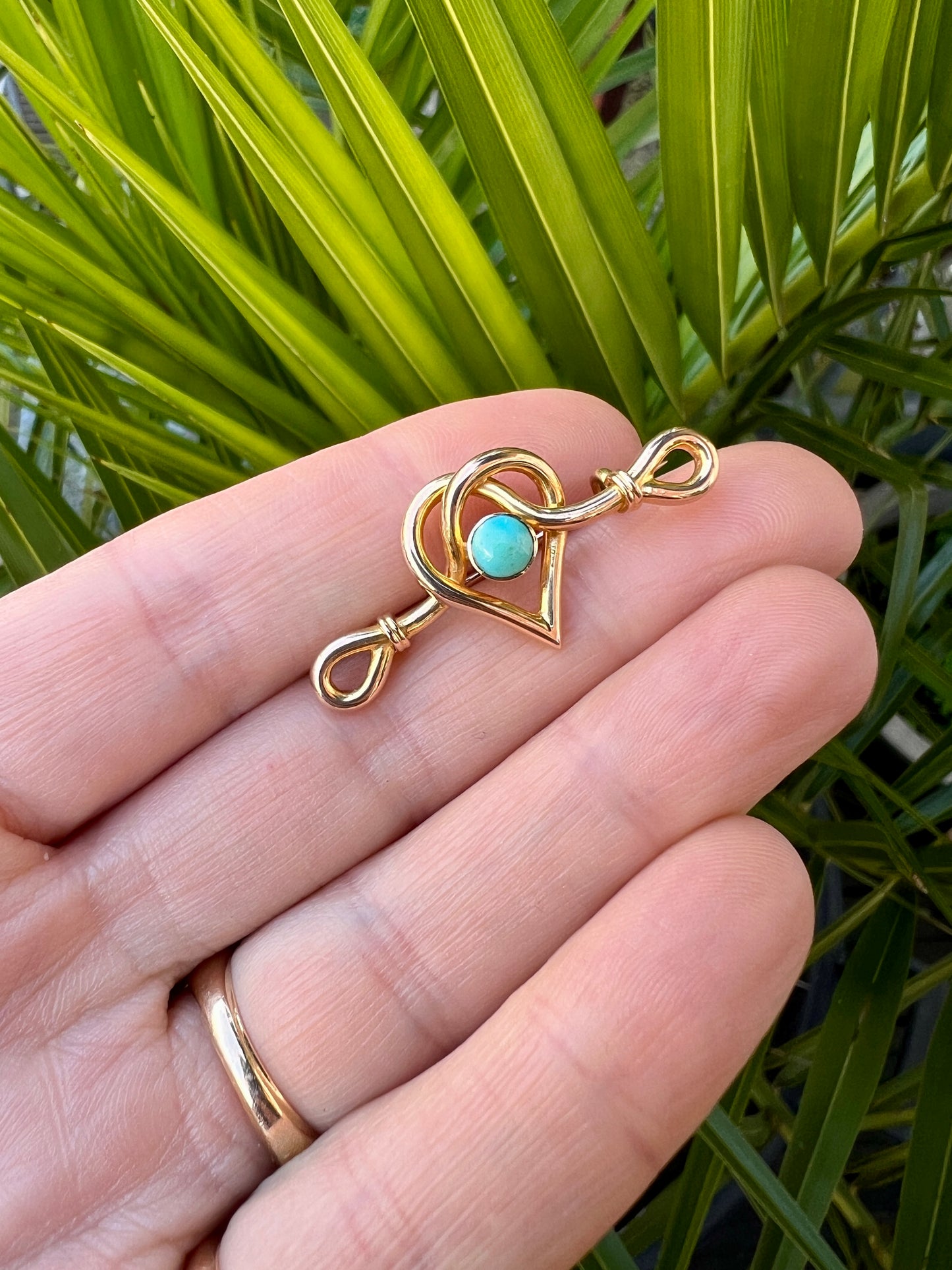 Antique 15CT Gold Turquoise Heart Brooch