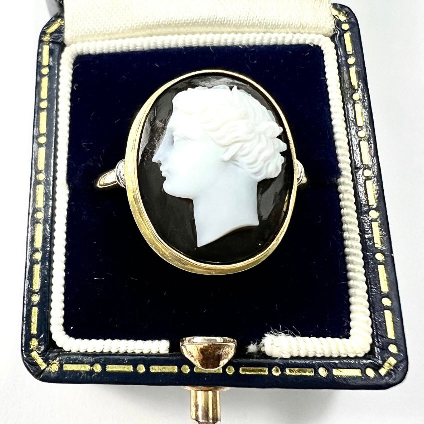 Antique 18CT Gold Carved Sardonyx Cameo Ring