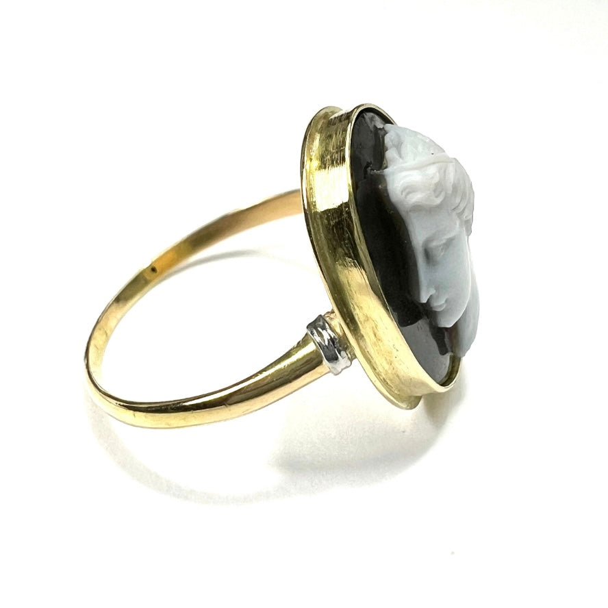 Antique 18CT Gold Carved Sardonyx Cameo Ring