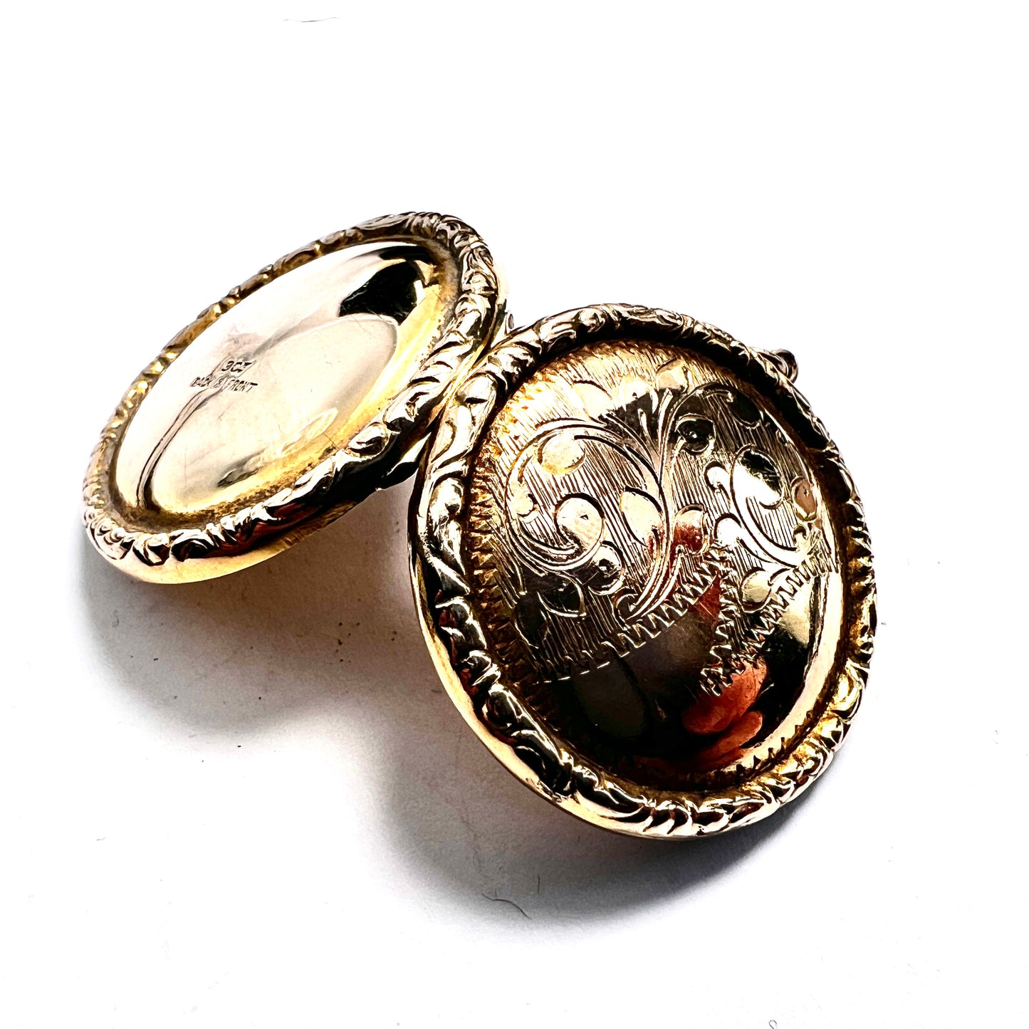 Edwardian 9CT Gold Round Locket Pendant