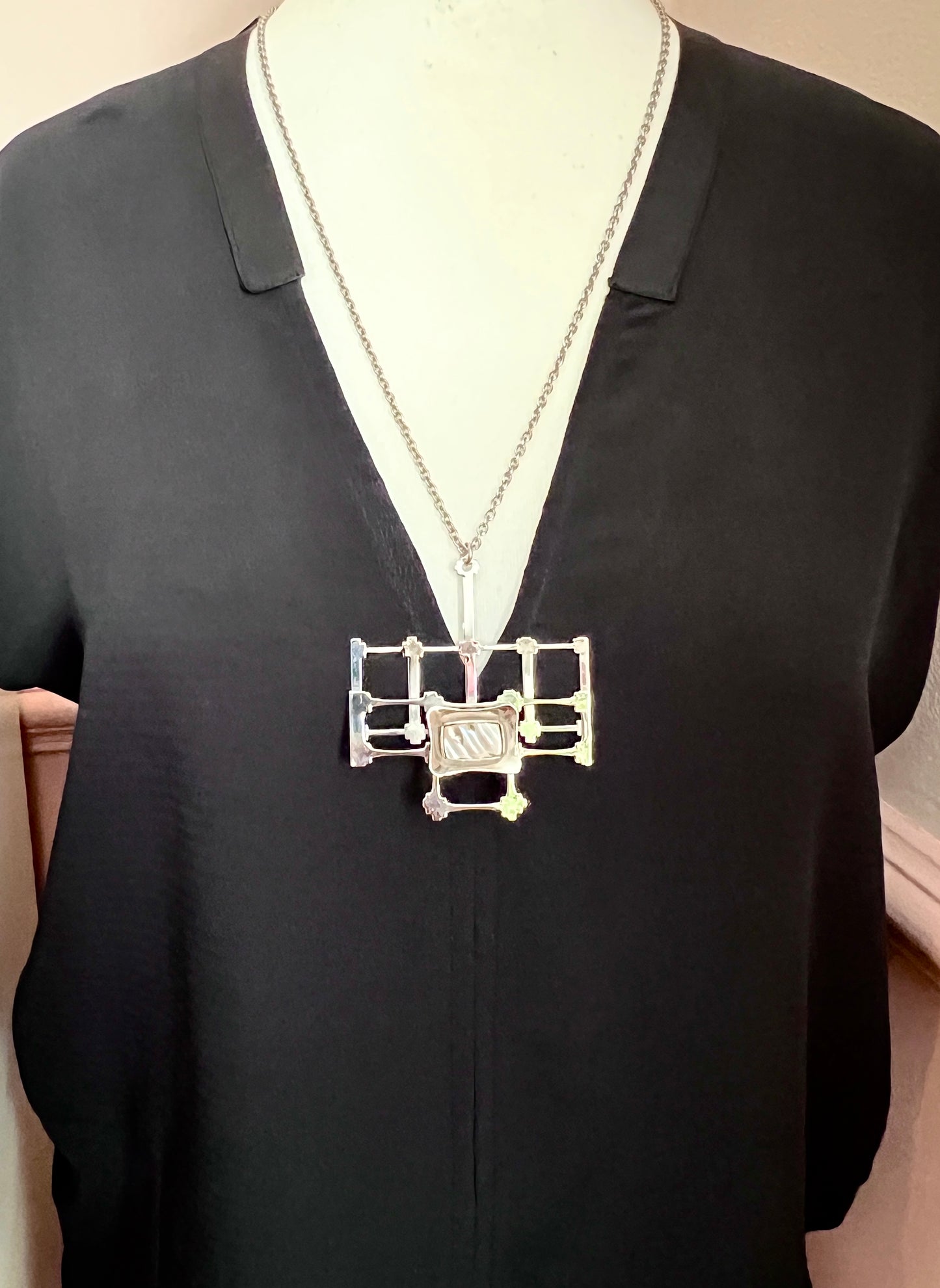 Large Retro Mother of Pearl Modernist Pendant Necklace