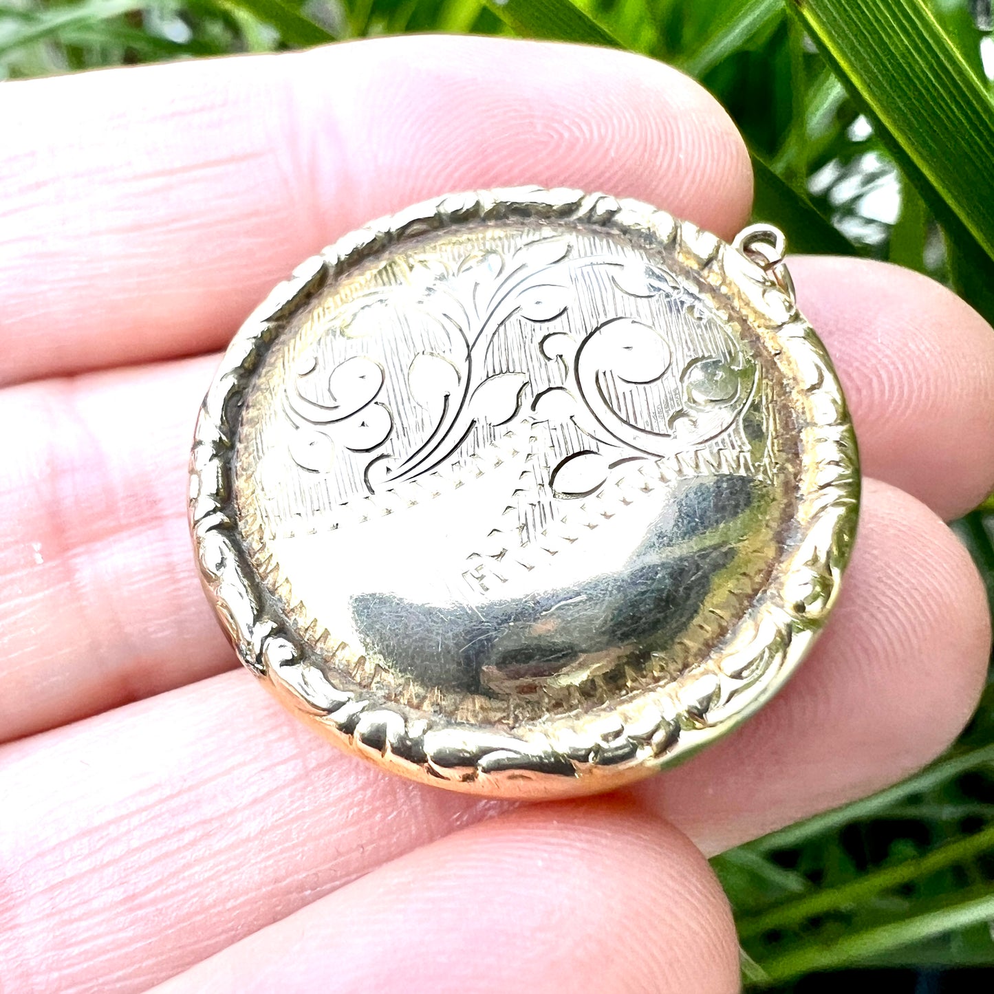 Edwardian 9CT Gold Round Locket Pendant