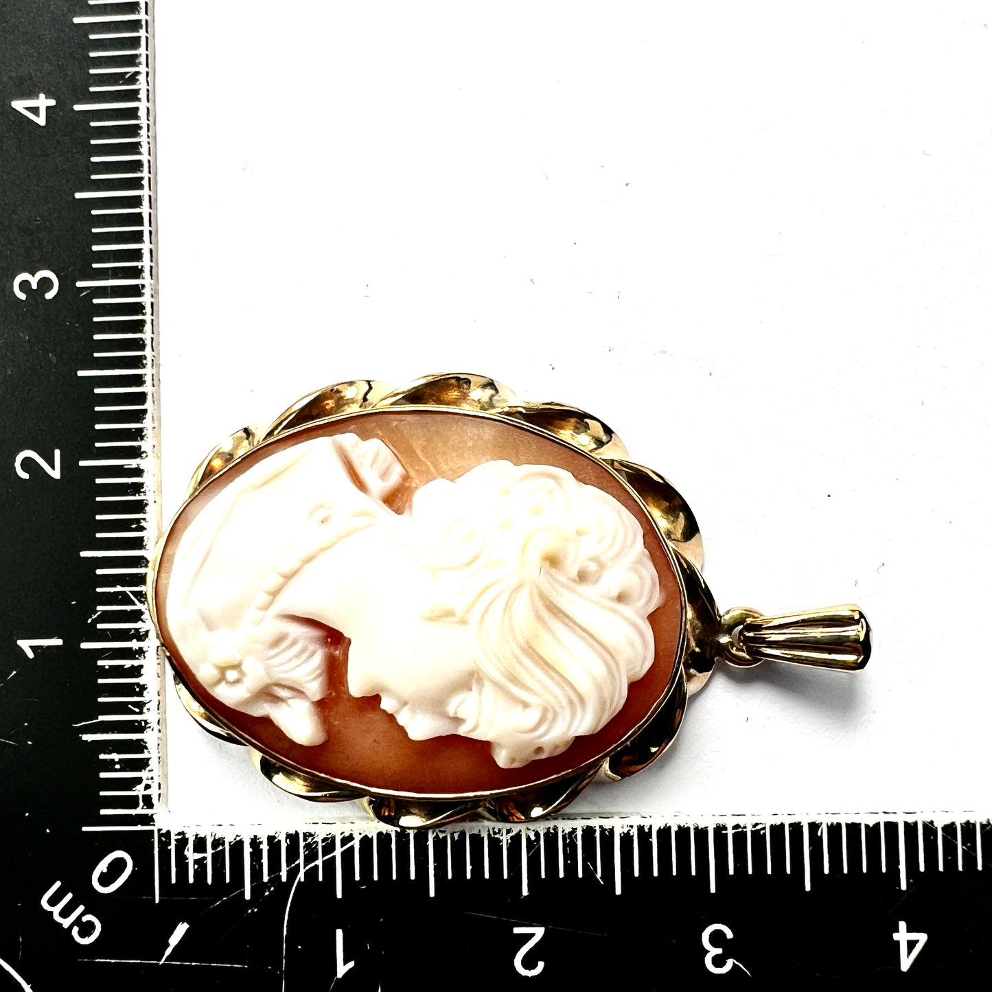 Vintage 9CT Gold Portrait of a Lady Cameo Pendant