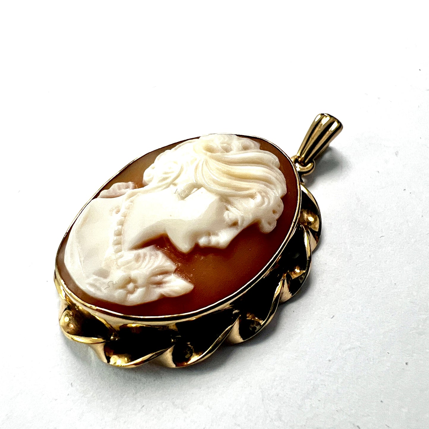 Vintage 9CT Gold Portrait of a Lady Cameo Pendant
