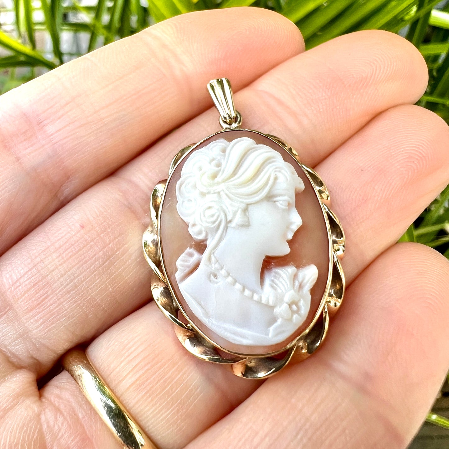 Vintage 9CT Gold Portrait of a Lady Cameo Pendant