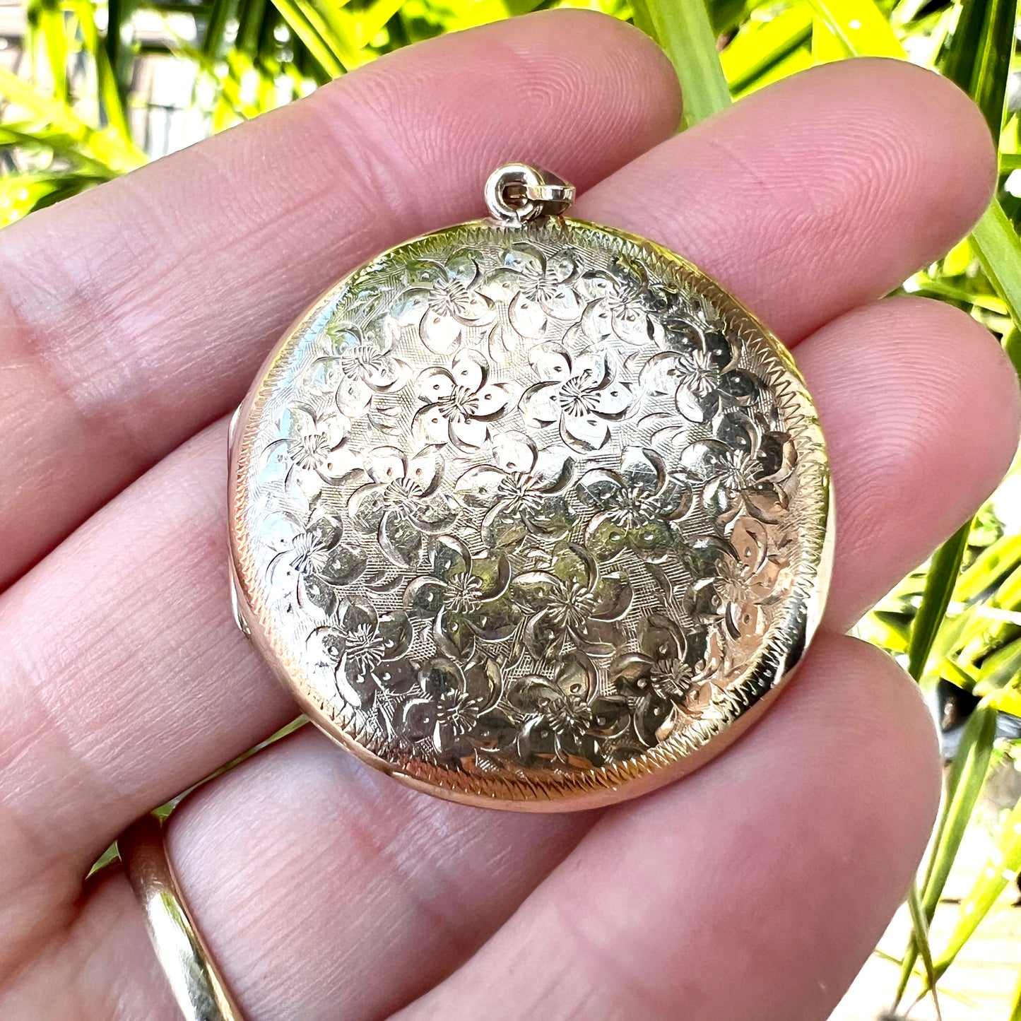 Large Victorian Style Solid 9CT Gold Locket Pendant