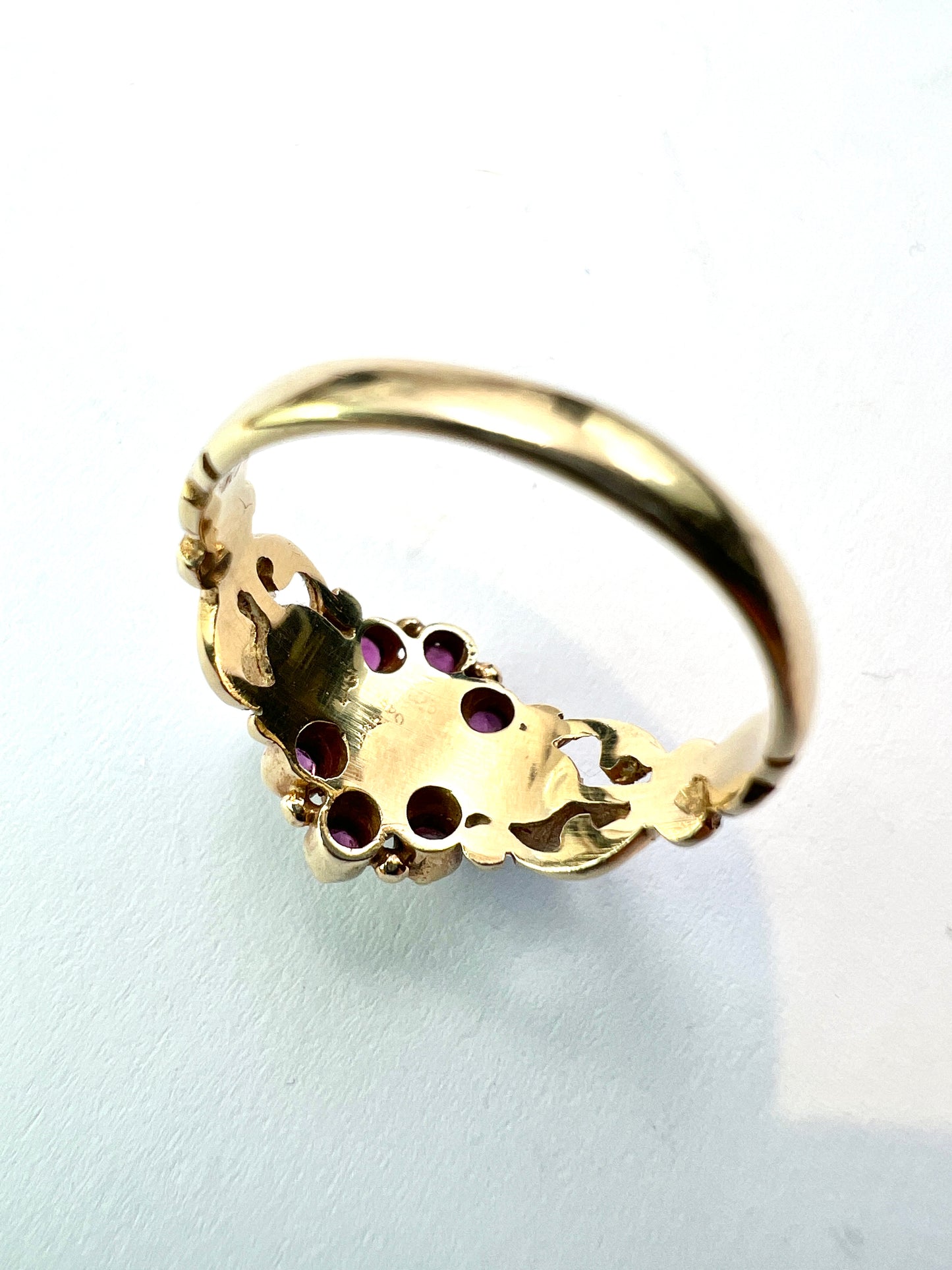 Vintage Sugarloaf Moonstone Ruby 9CT Gold Ring