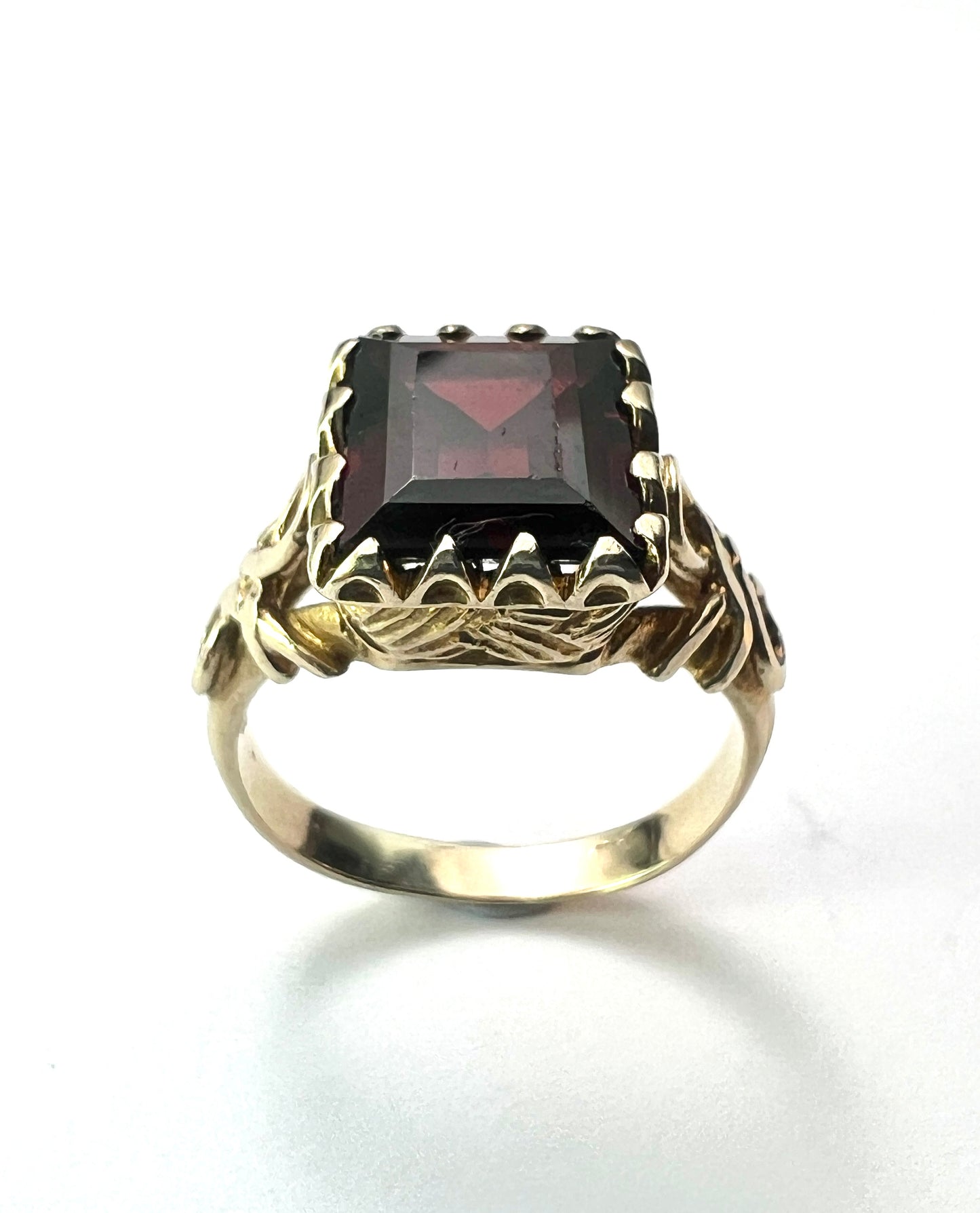 Vintage 9CT Gold Square Garnet Ring