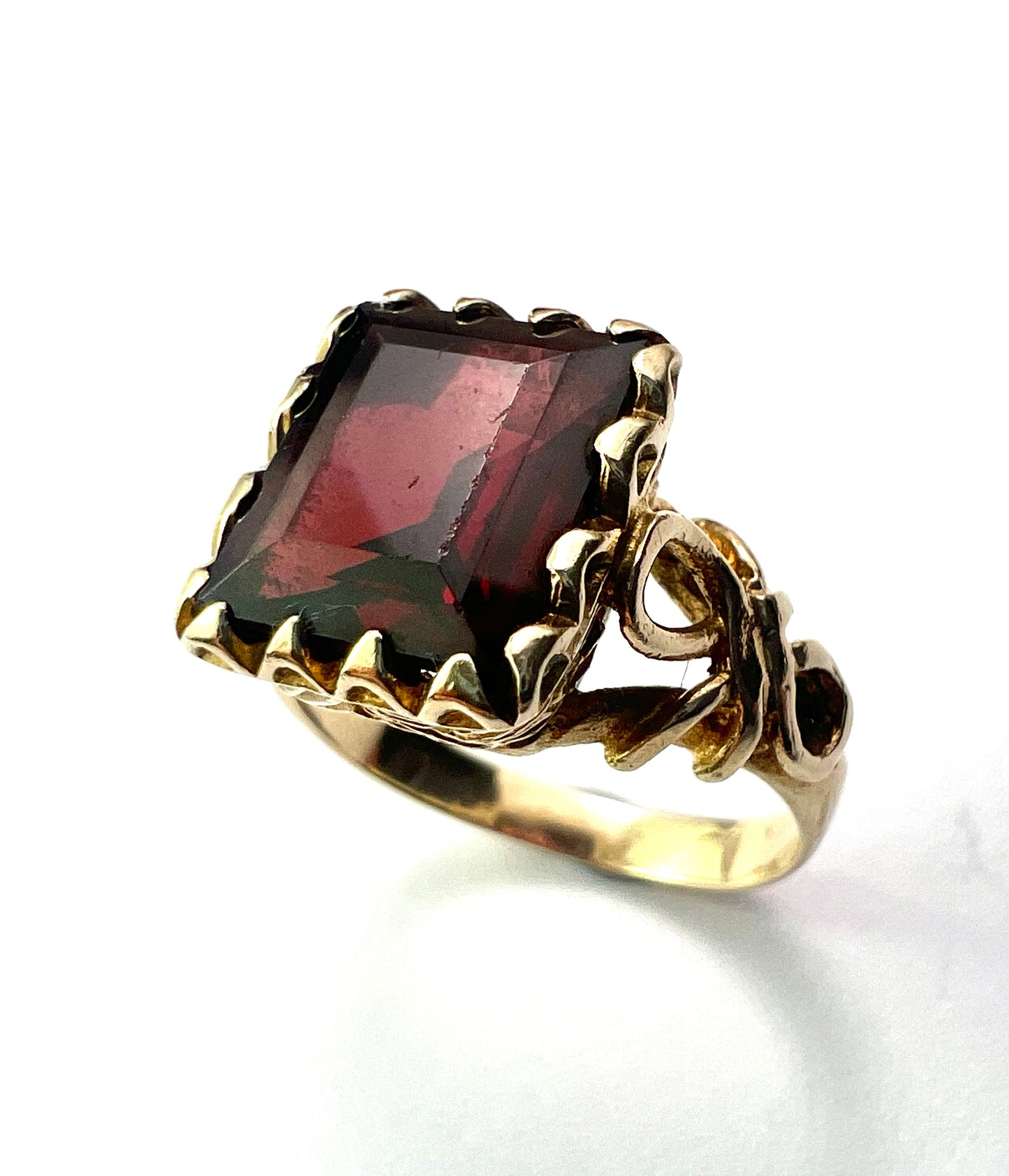 Vintage 9CT Gold Square Garnet Ring