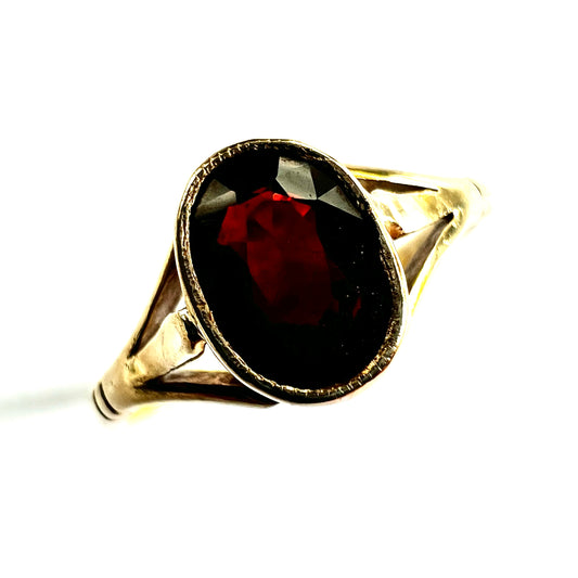 Victorian 9CT Gold Garnet Solitaire Ring