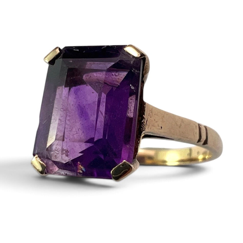 Vintage Rectangular Amethyst 9CT Gold Ring