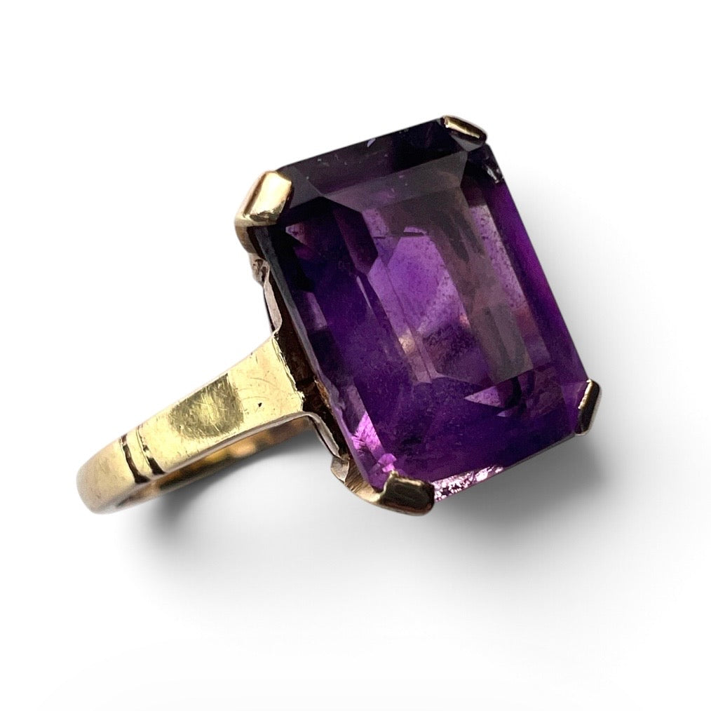 Vintage Rectangular Amethyst 9CT Gold Ring