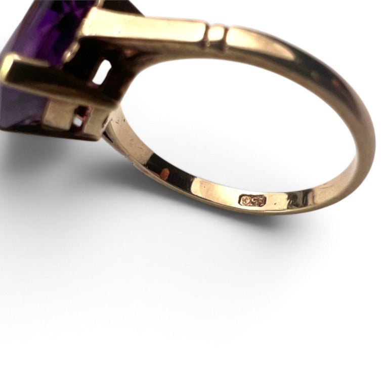 Vintage Rectangular Amethyst 9CT Gold Ring