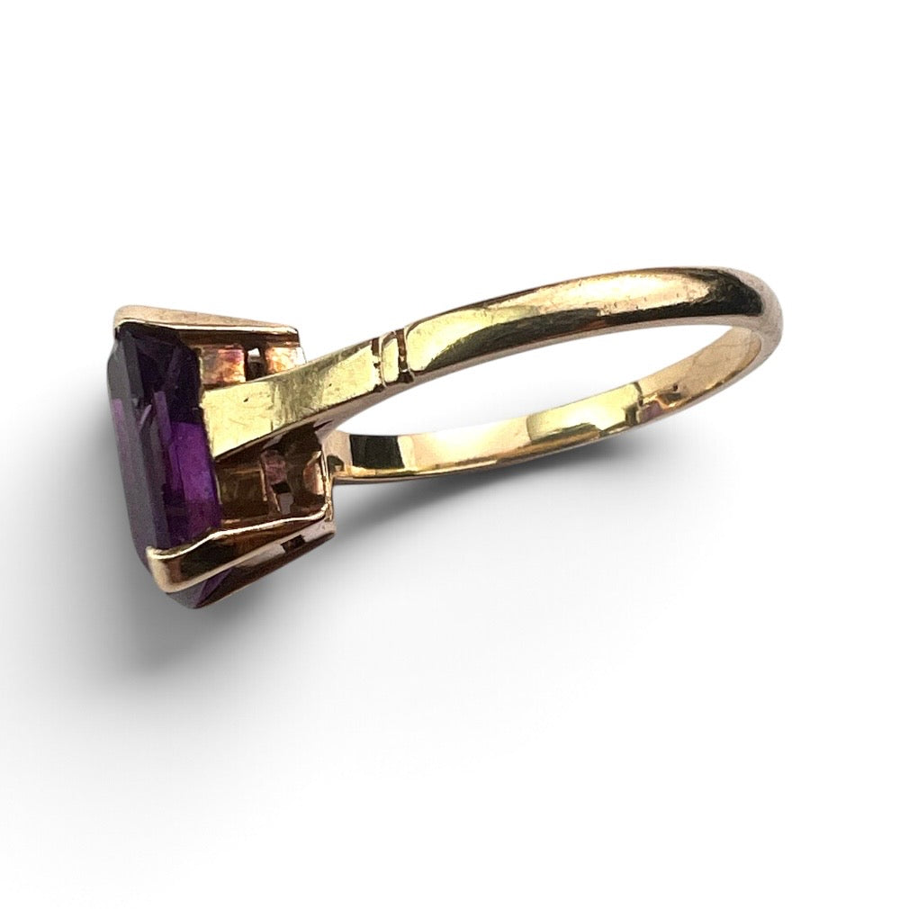 Vintage Rectangular Amethyst 9CT Gold Ring
