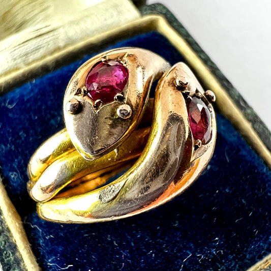 1906 Edwardian 9CT Gold Garnet Double Snake Ring