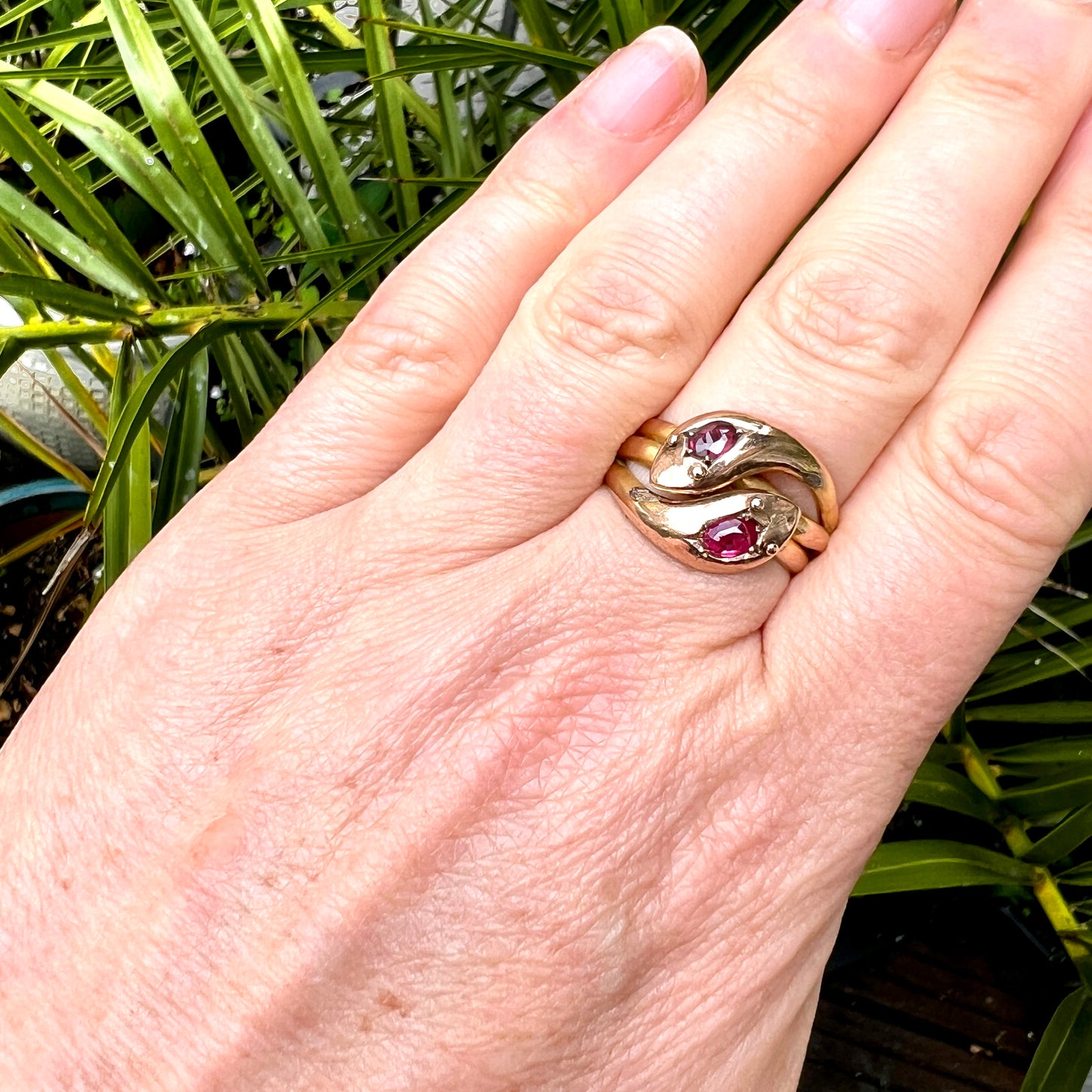 1906 Edwardian 9CT Gold Garnet Double Snake Ring